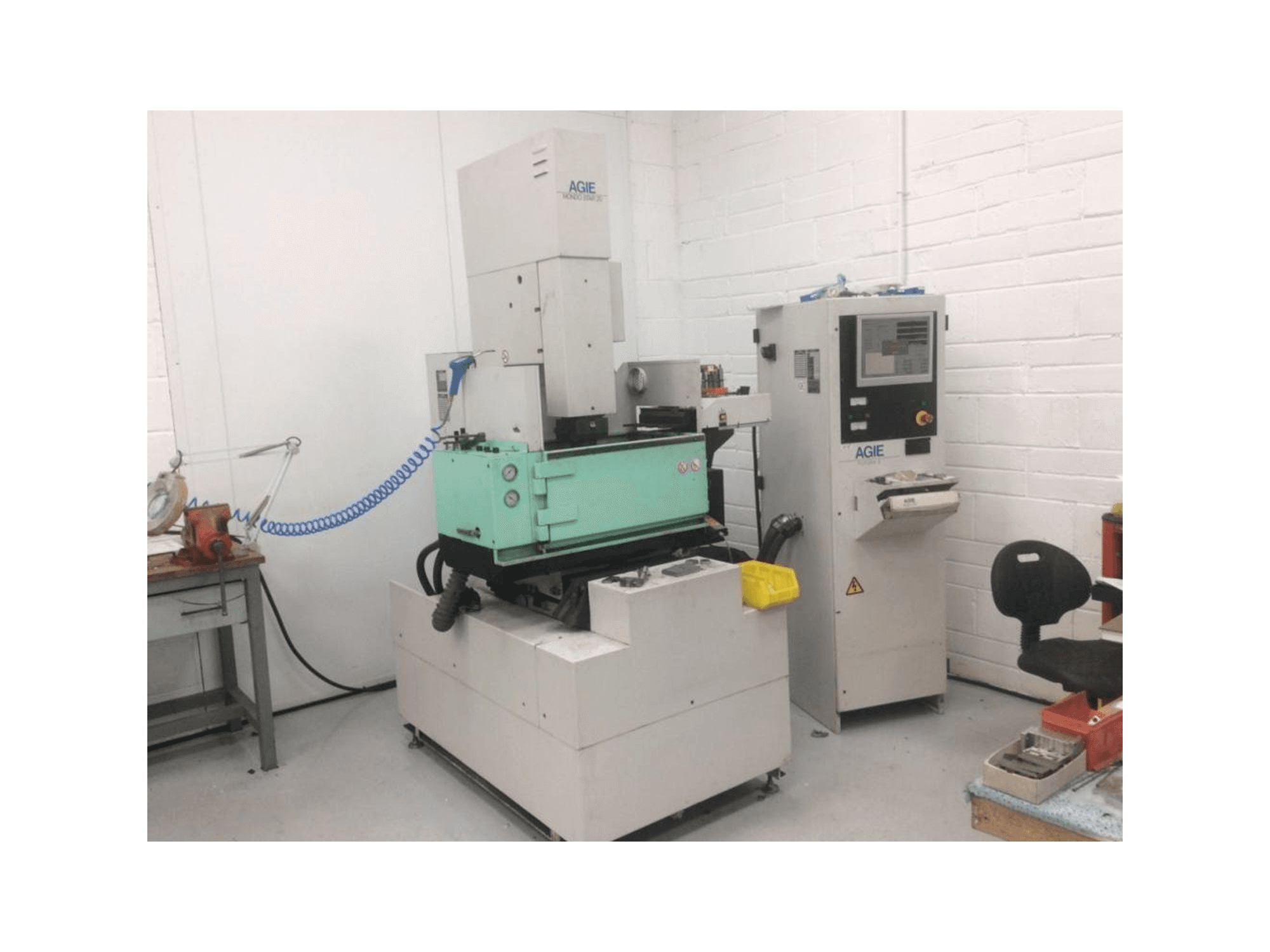 Frontansicht der AGIE Mondo 20 Star Maschine