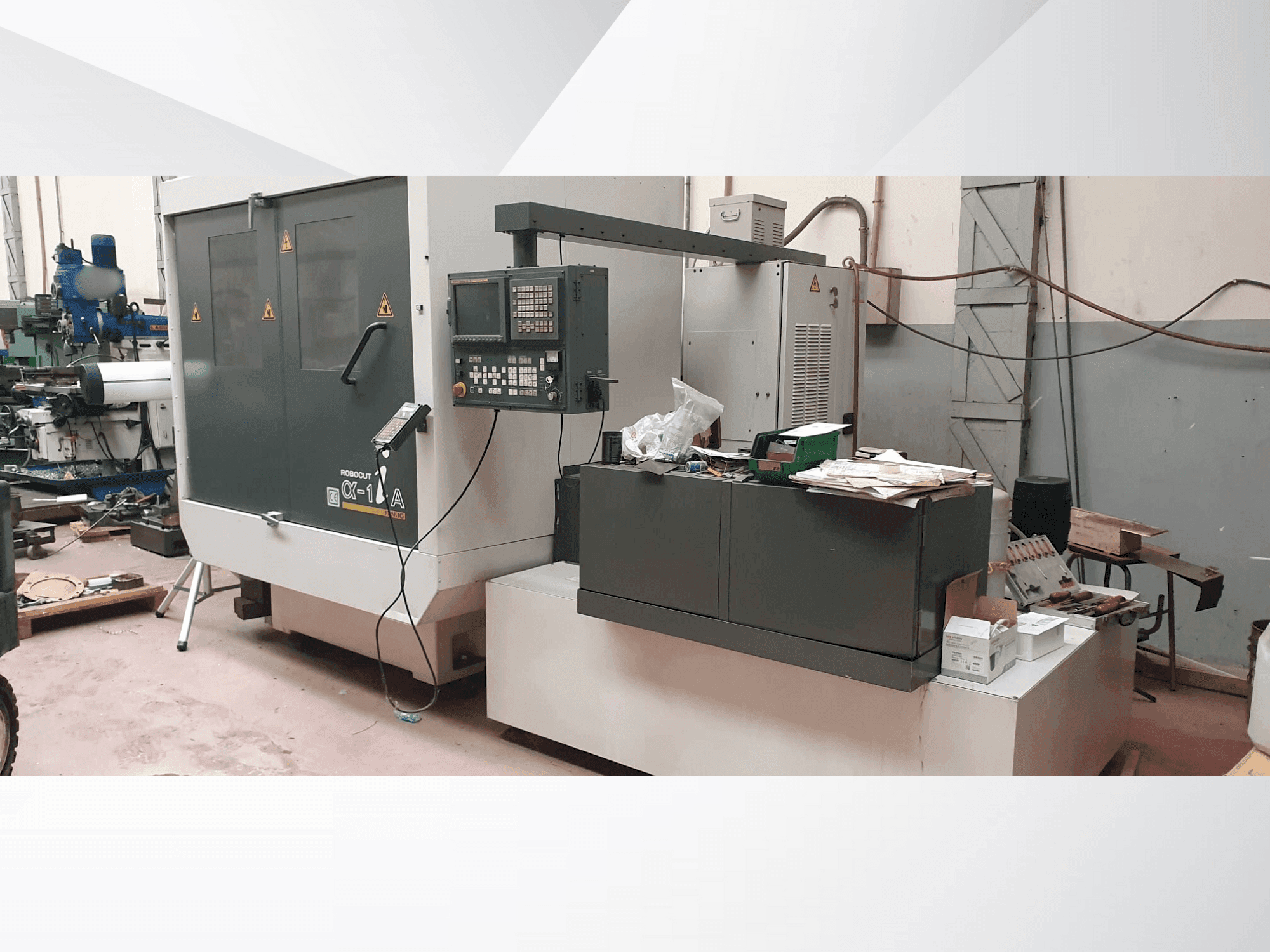 Frontansicht der FANUC Aplha-1iA Maschine