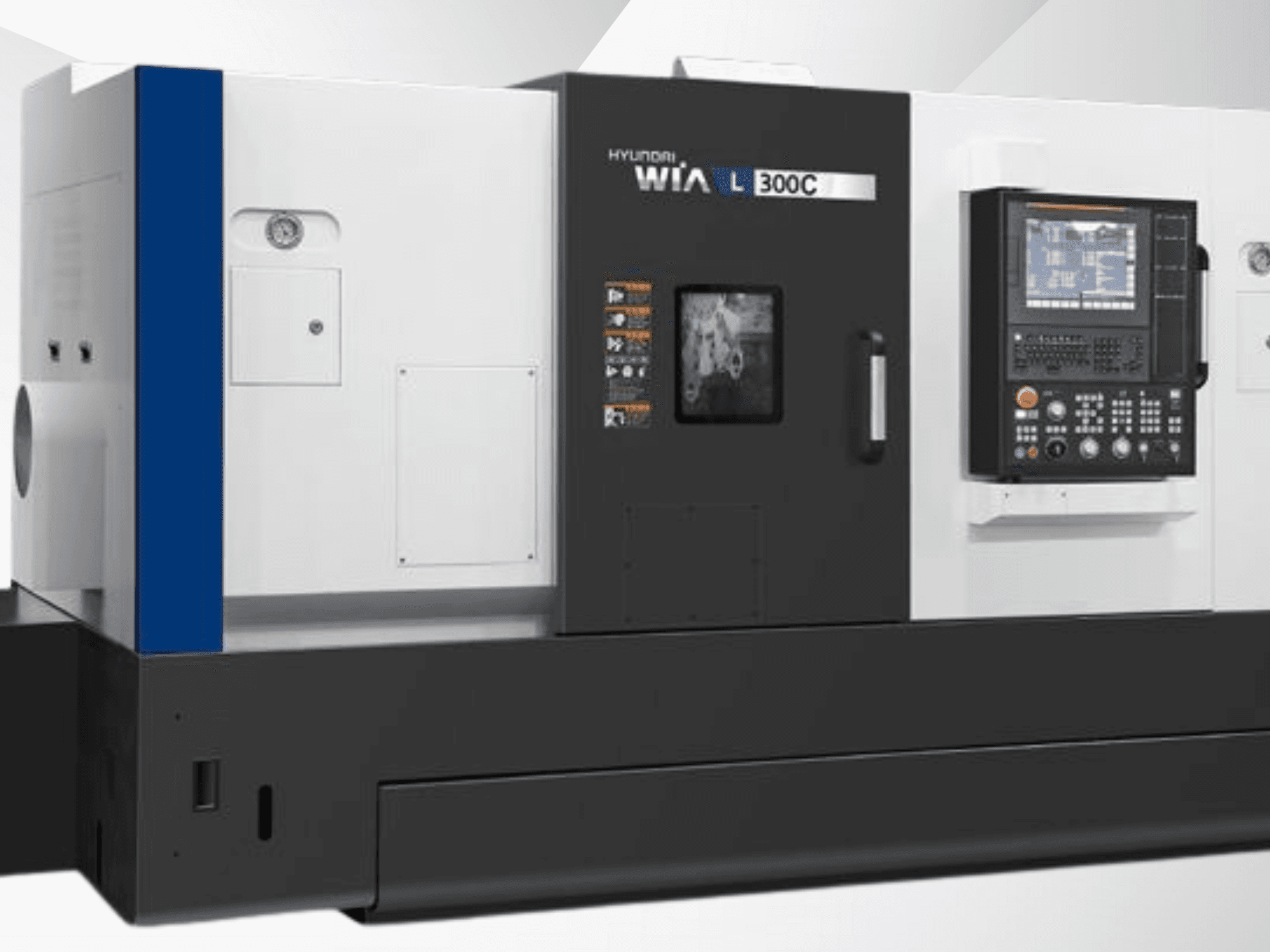 Hyundai WIA L300C CNC-Drehmaschine, Vorderansicht, mit Bedienfeld und Betriebsanzeige. Verfügt über ein schlankes, modernes Design.