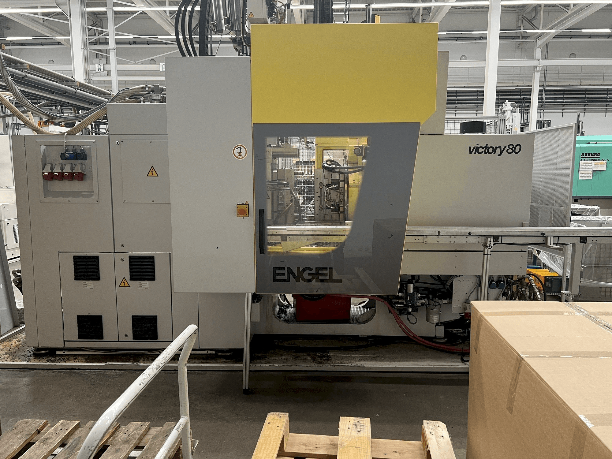 Frontansicht der Engel VC 330H/80V/80CO Maschine