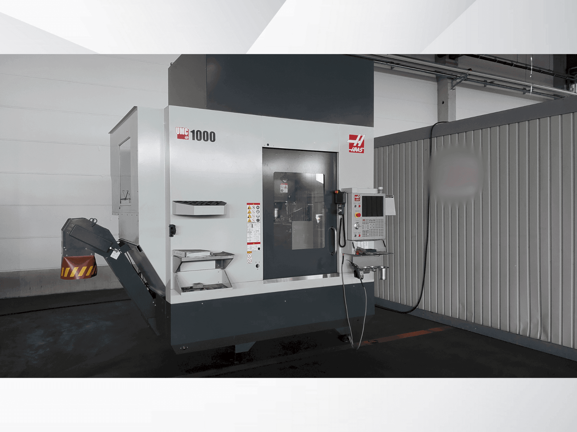 Frontansicht der HAAS UMC 1000 Maschine