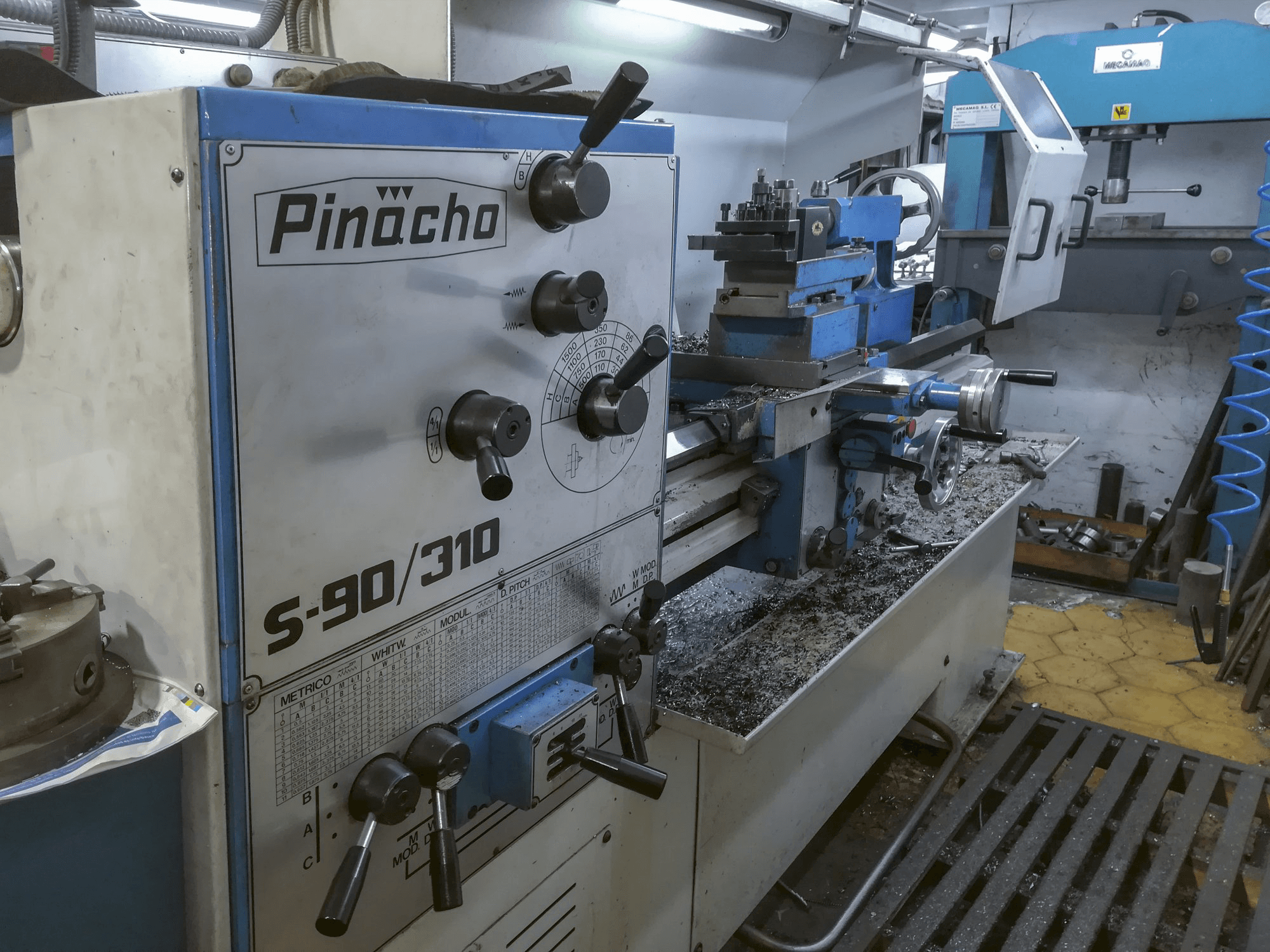 Linke Ansicht 1 der Pinacho S-90/310 Maschine
