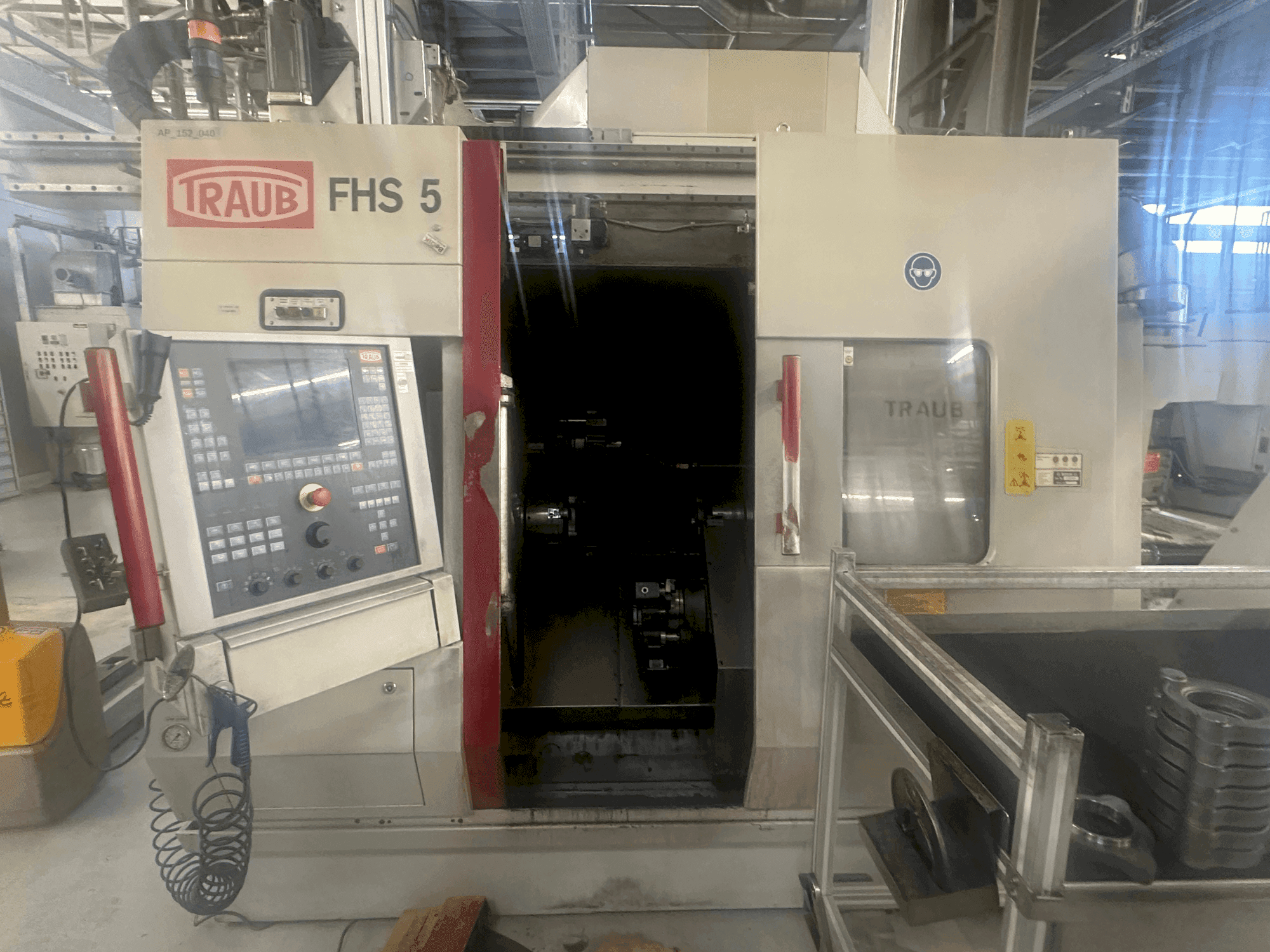 Frontansicht der TRAUB TNC 42/65 Maschine