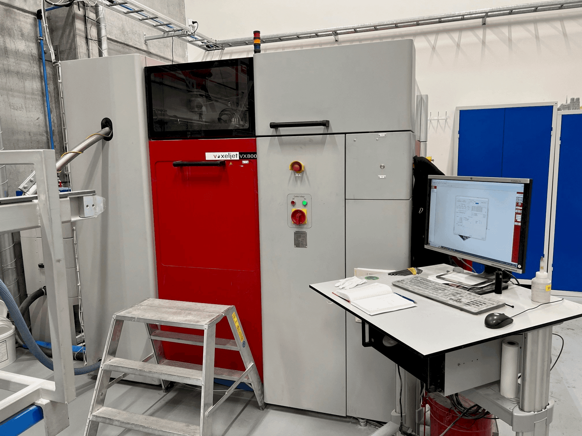 Frontansicht der VOXELJET VX800 (2010) Maschine