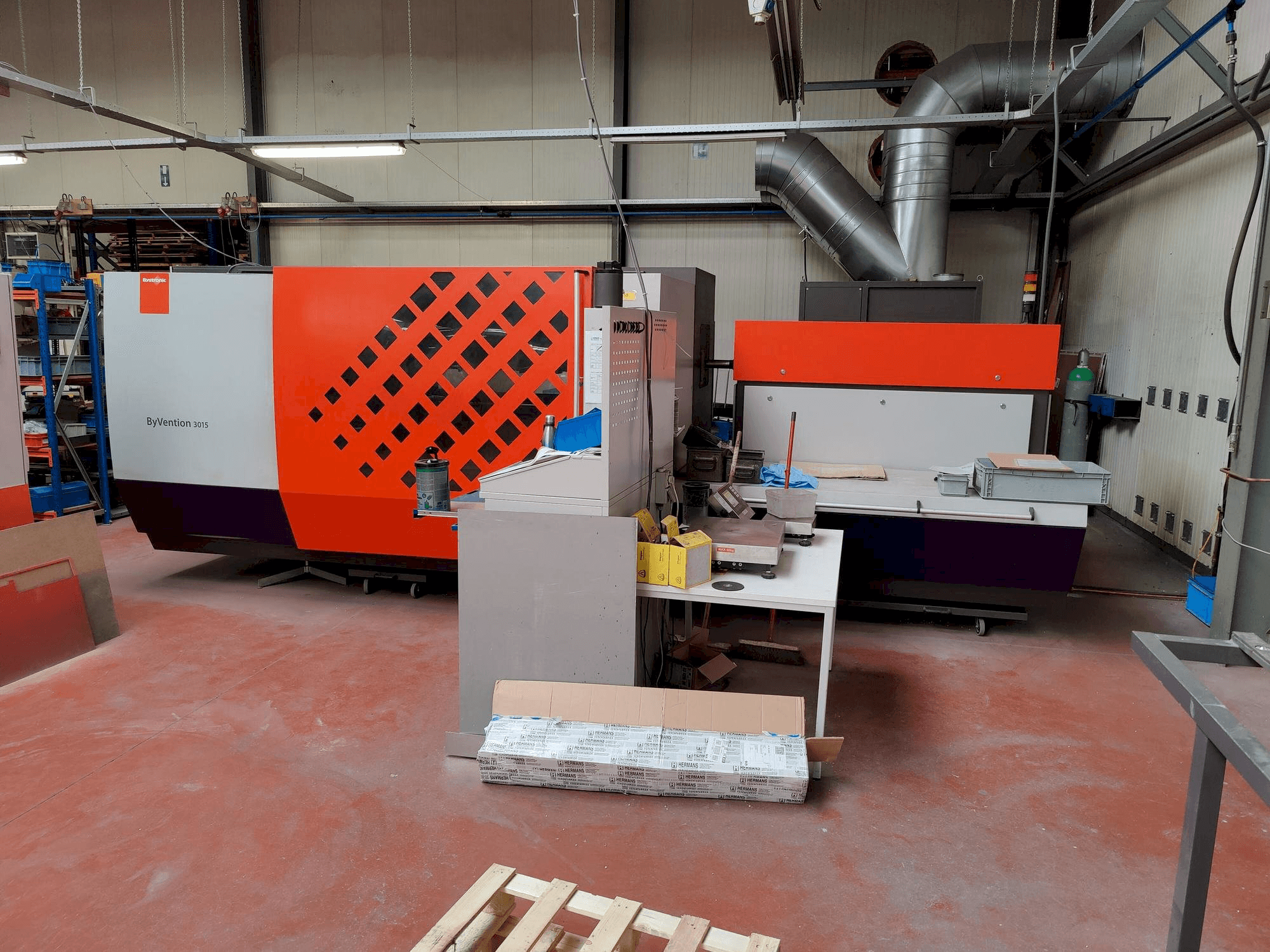 Frontansicht der Bystronic ByVention 3015 Maschine