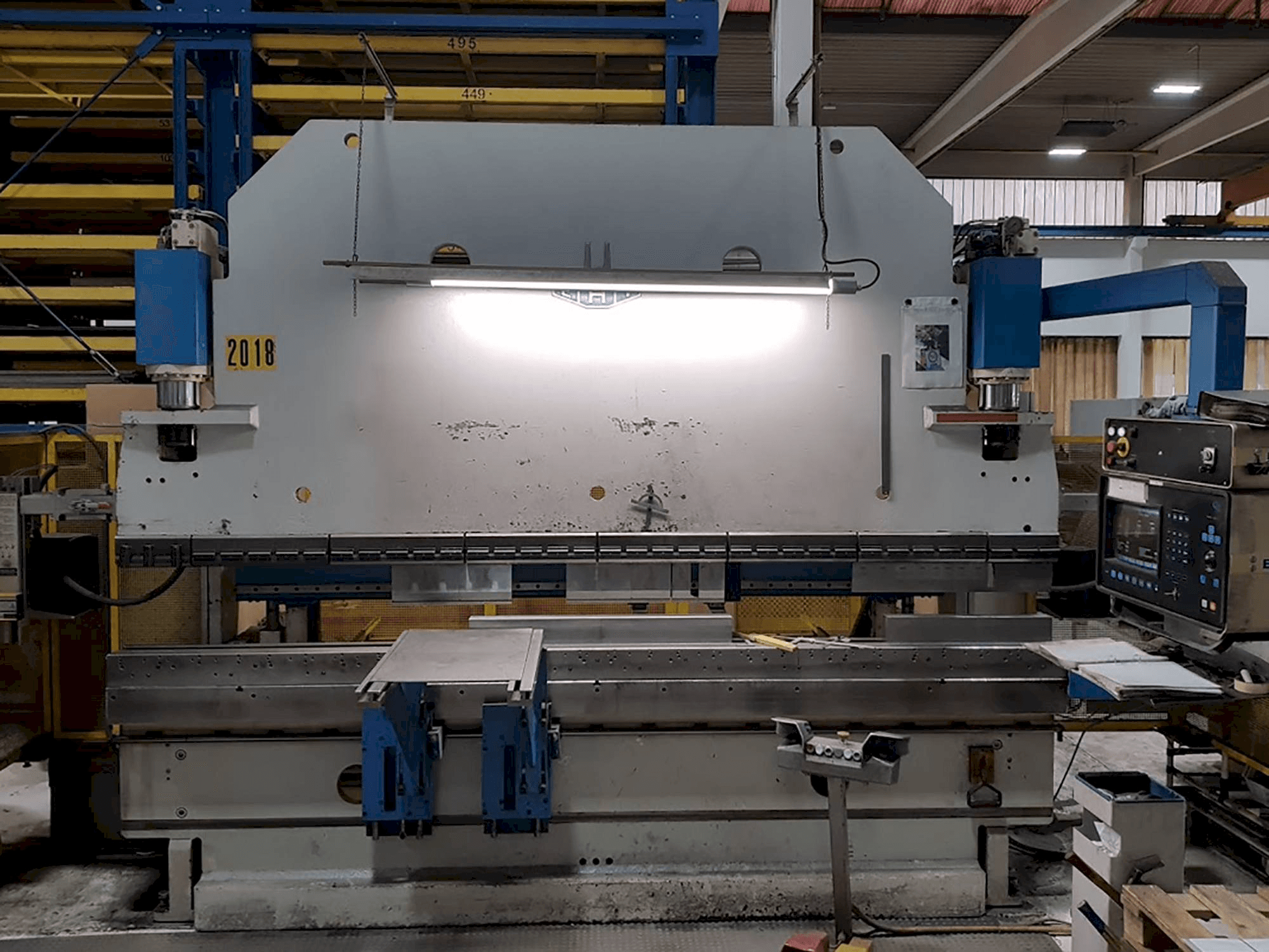 Frontansicht der EHT EHPS 11-35 Maschine