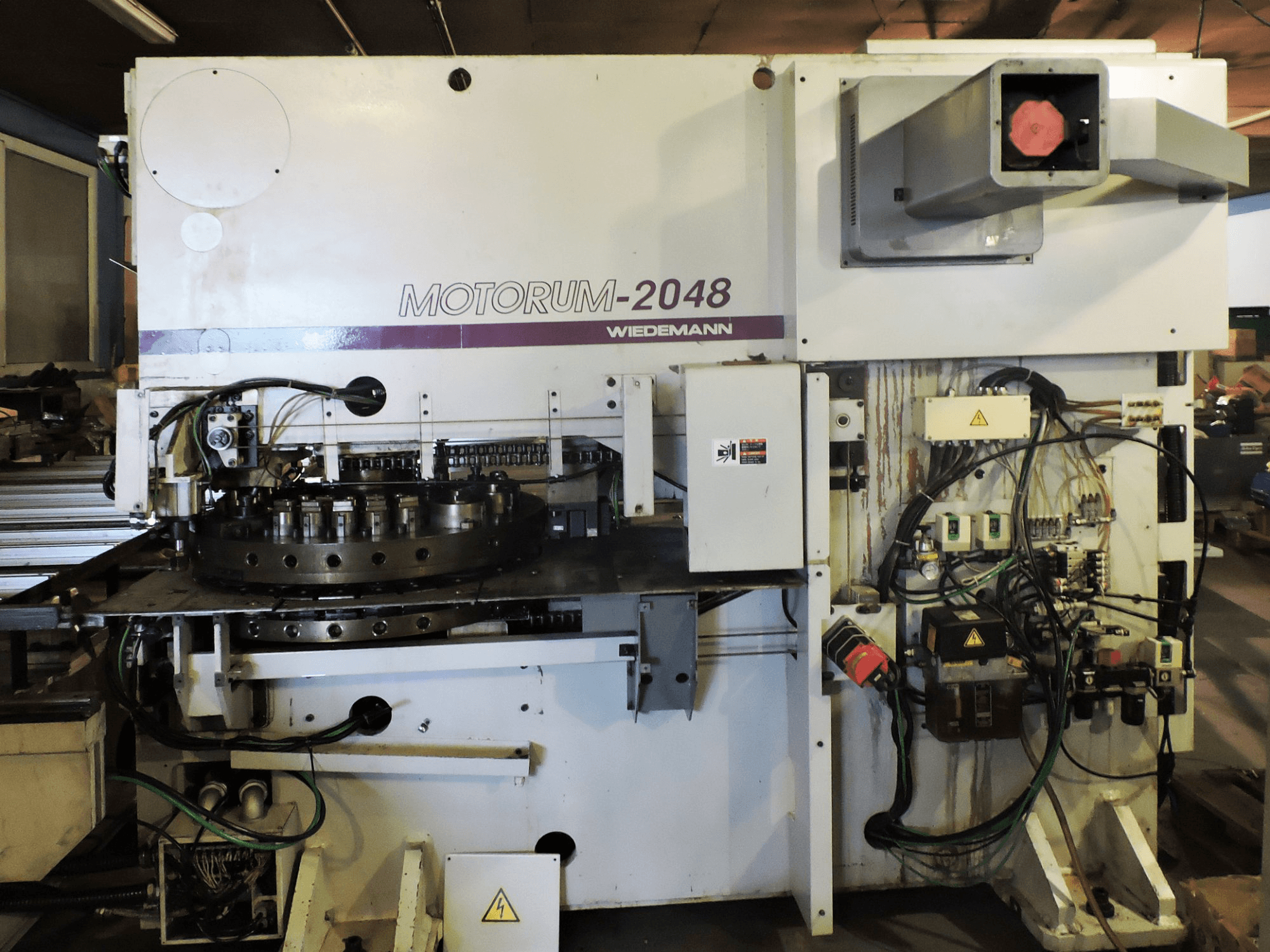 Rechte Seitenansicht der Murata Wiedemann MOTORUM 2048 Maschine