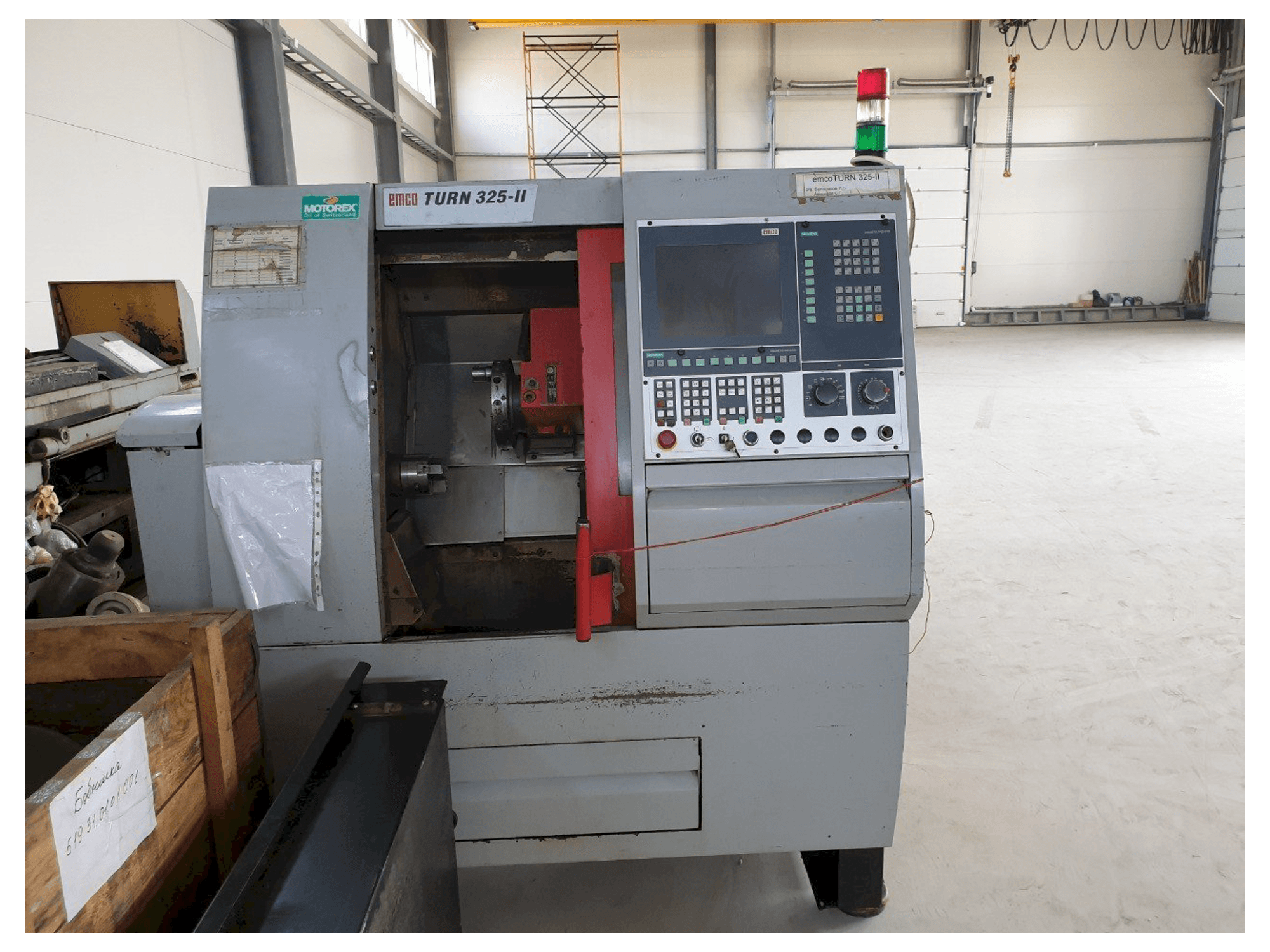 Frontansicht der EMCO Turn 325-II Maschine