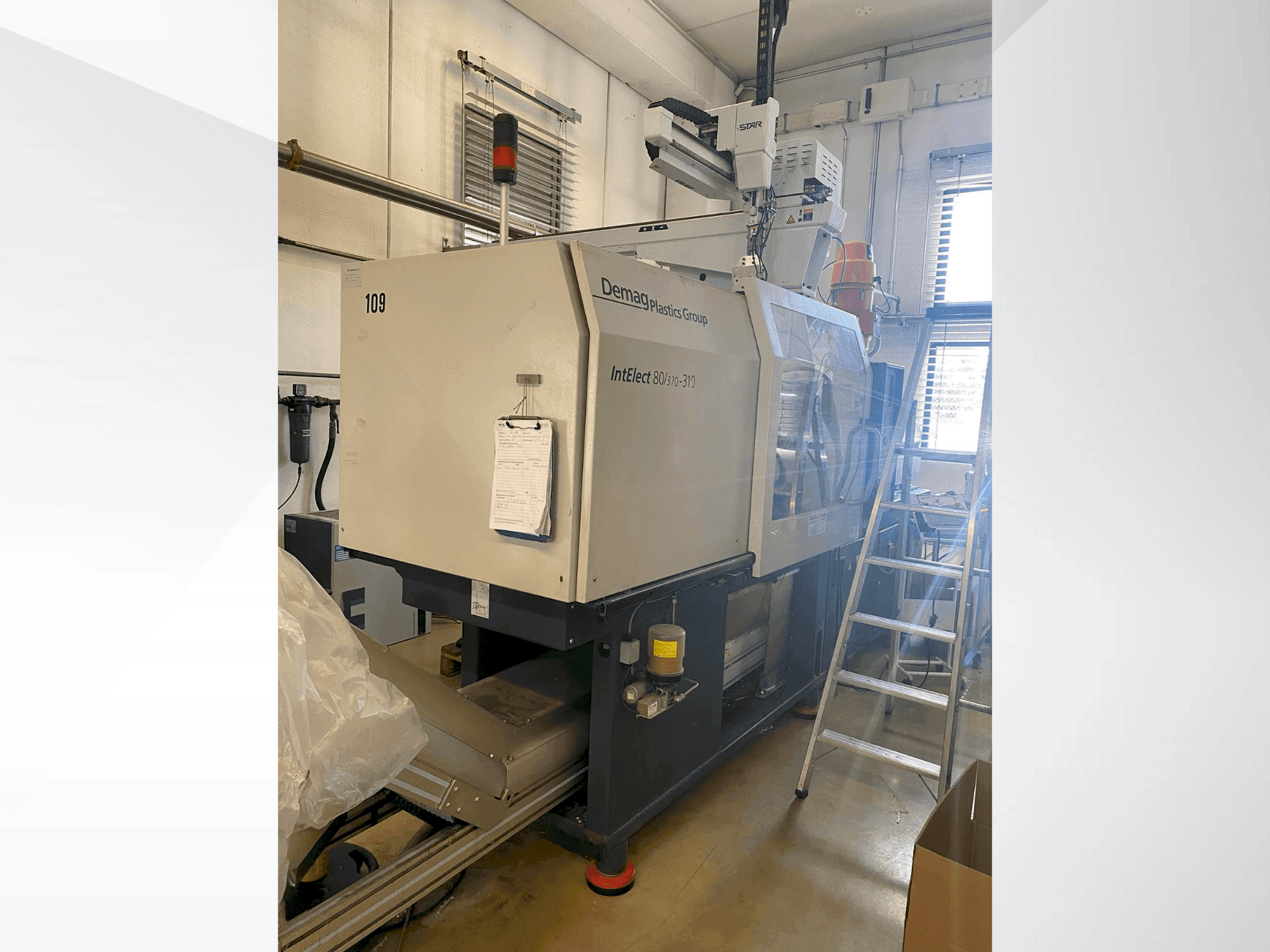 Frontansicht der DEMAG IntetElect 80/370-310 Maschine