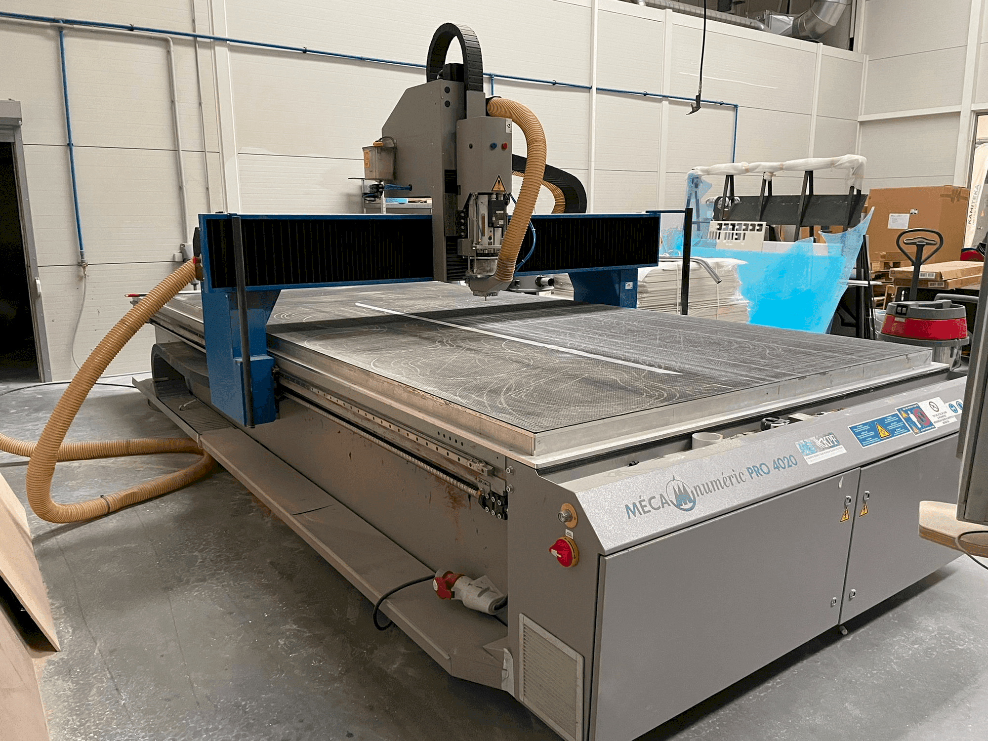 Frontansicht der MECANUMERIC PRO 4020 Maschine