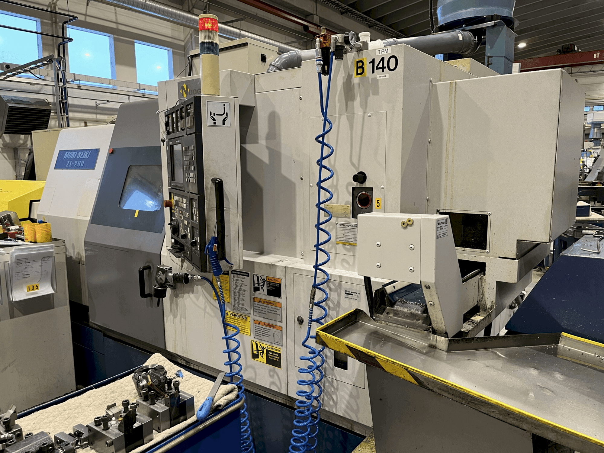 Frontansicht der MORI SEIKI ZL-200 SMC Maschine