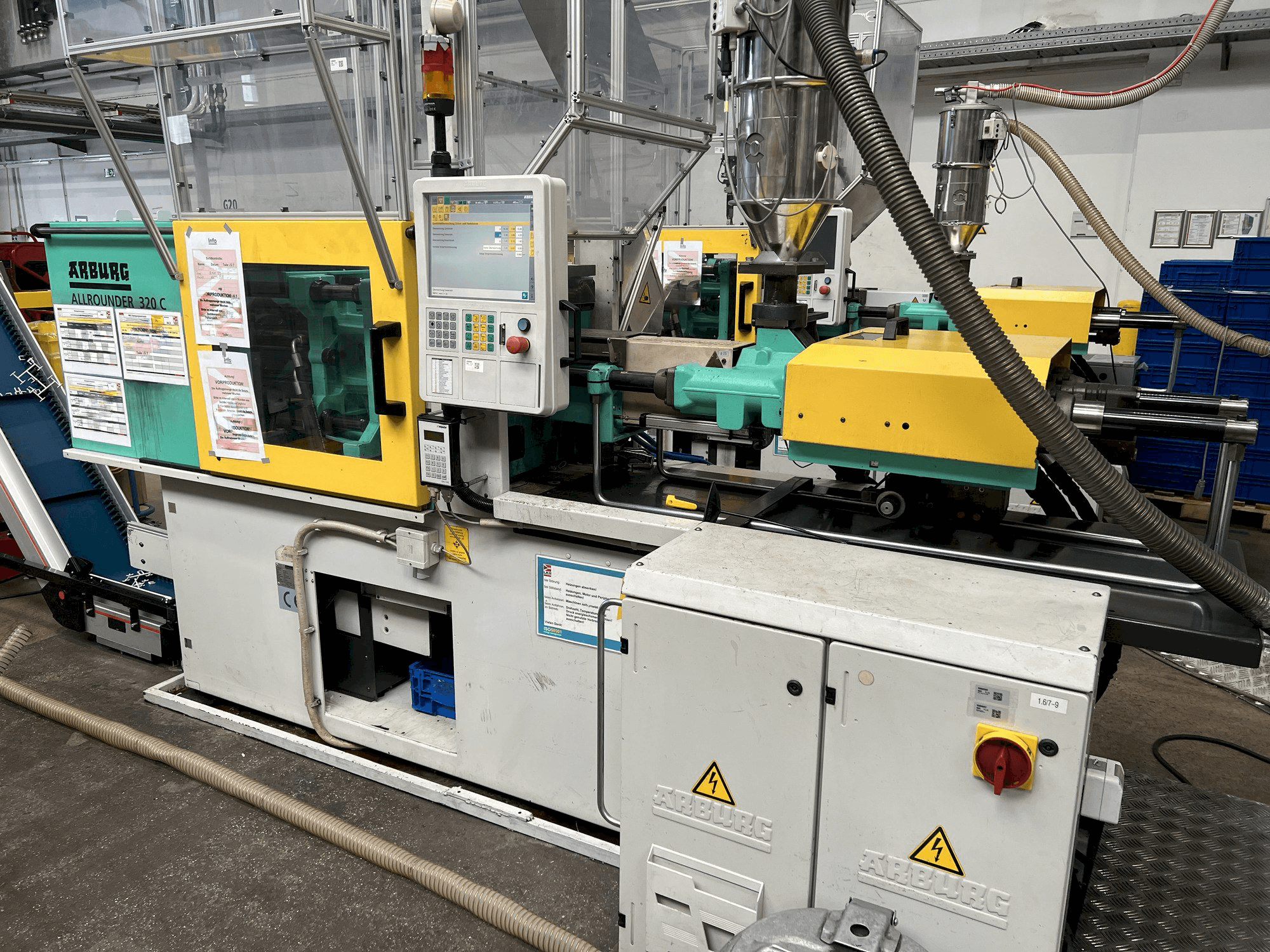 Frontansicht der Arburg Allrounder 320C 500 - 170 Maschine