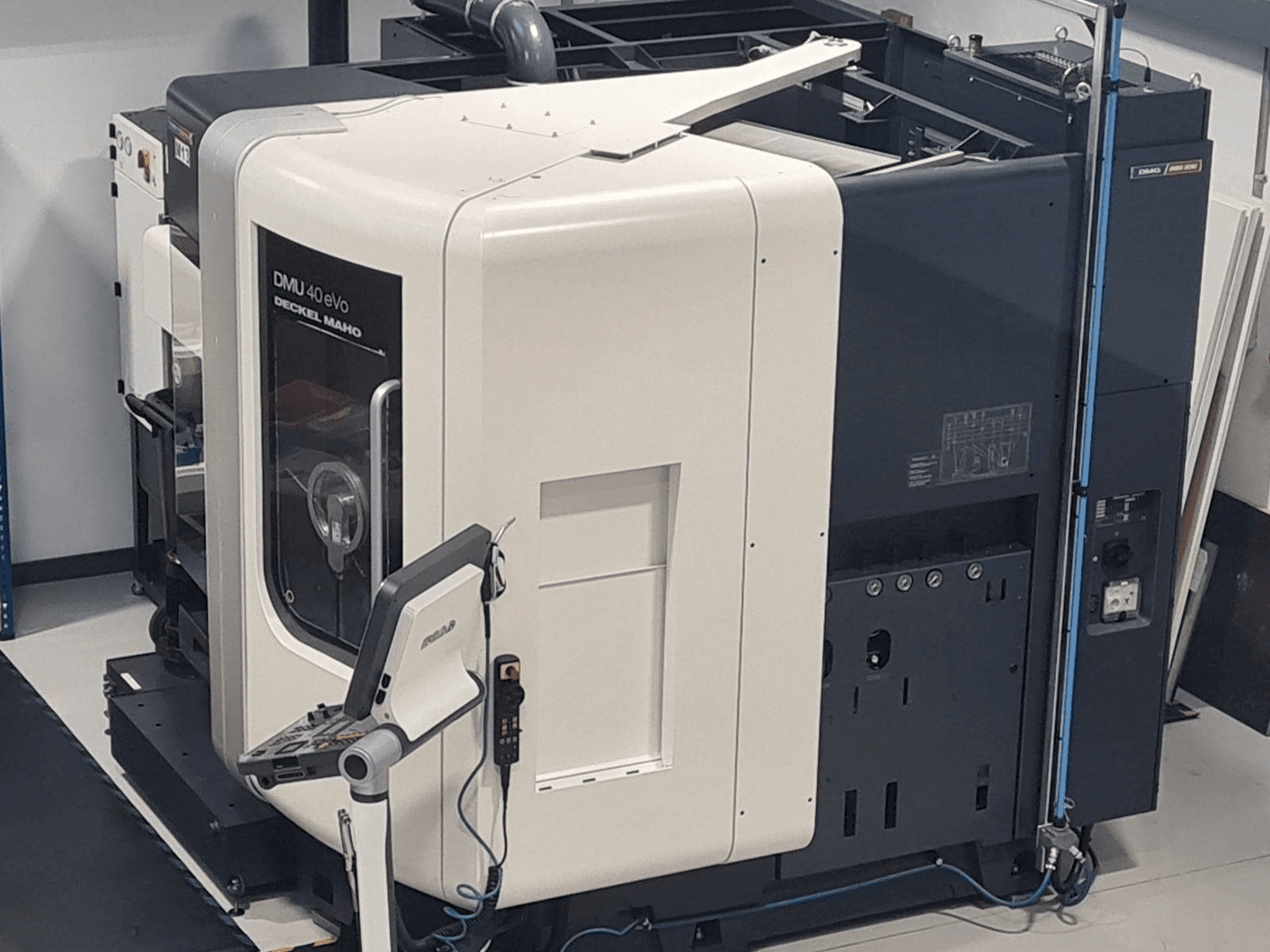 Frontansicht der DMG MORI DMU40 eVo Maschine