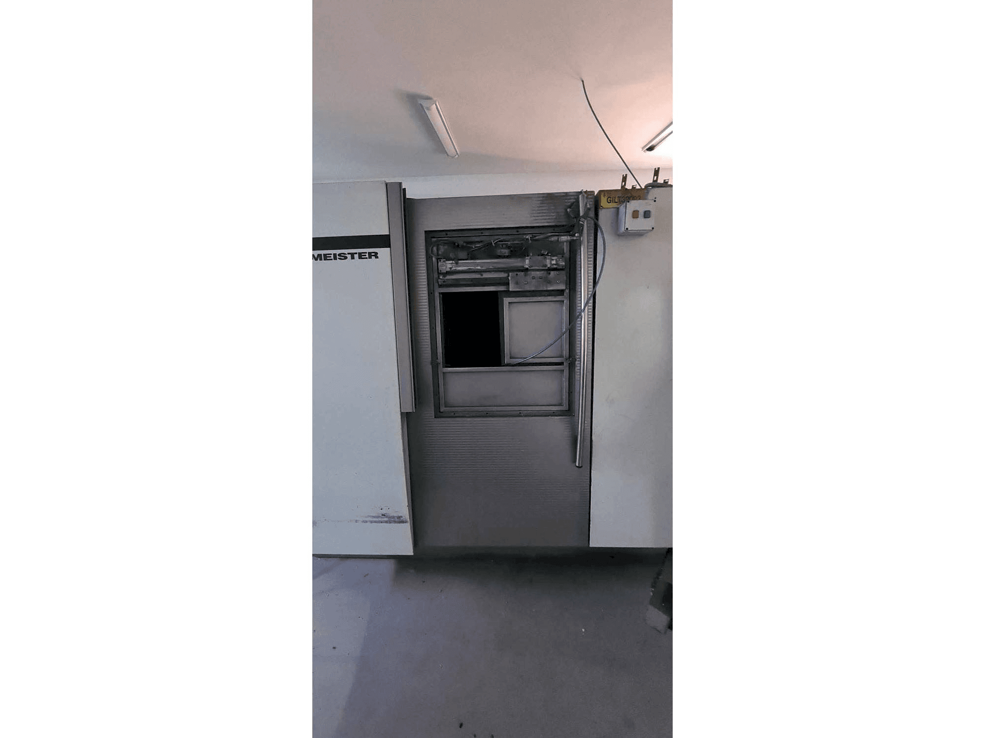 Frontansicht der Gildemeister TWIN 32 Maschine