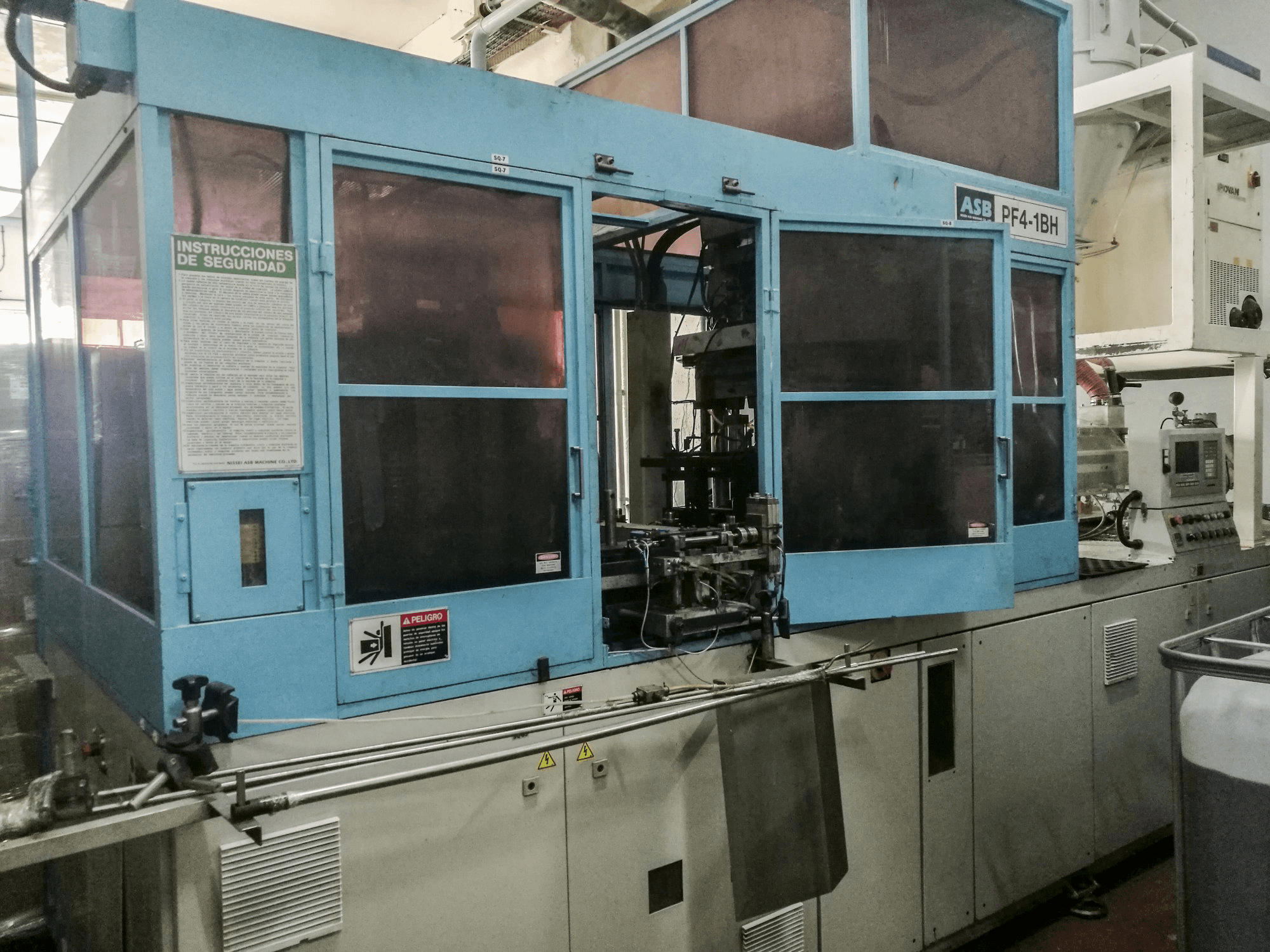 Linke Ansicht der NISSEI ASB PF4-1BH Maschine