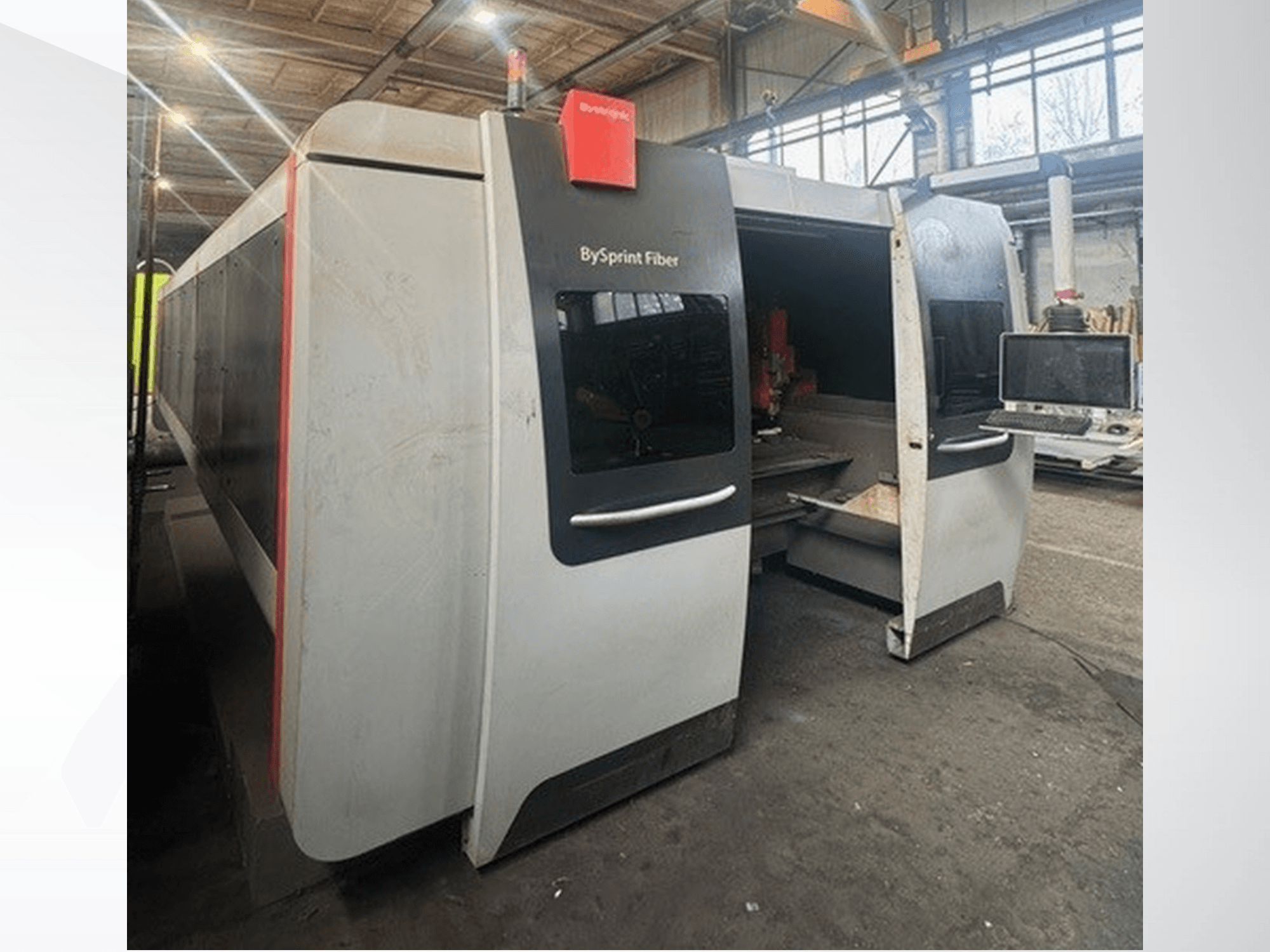 BySprint Fiber Maschine von Brünswick, Frontansicht mit zwei Öffnungen, Touchscreen-Bedienfeld und industriellem Arbeitsbereich im Inneren.