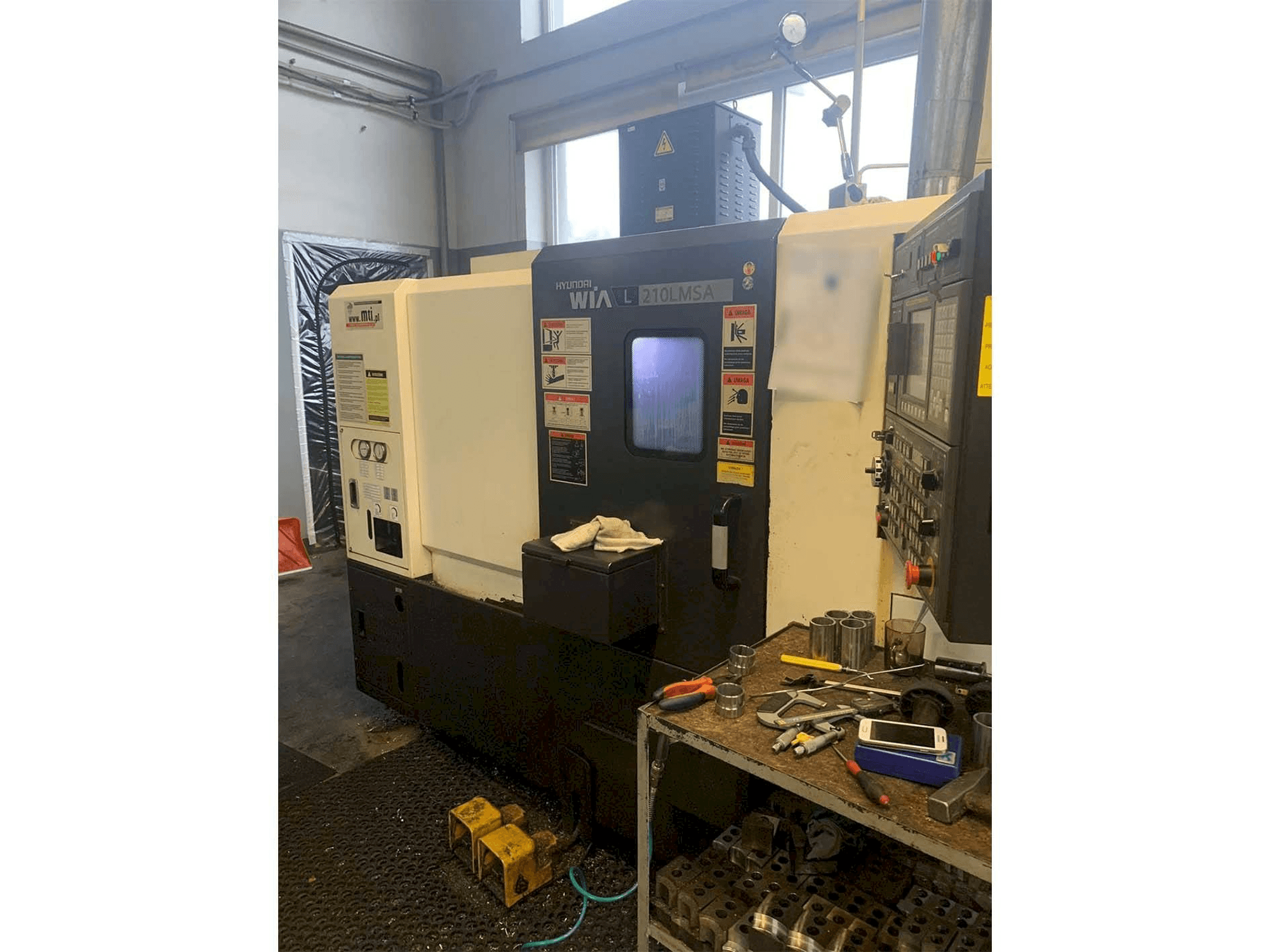 Frontansicht der Hyundai Wia L210LMSA Maschine