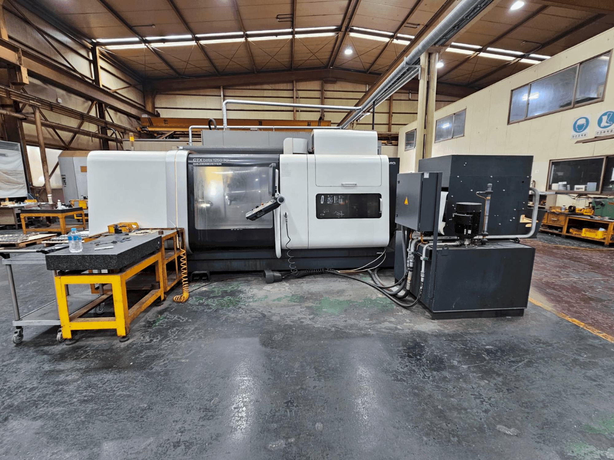 Frontansicht der DMG MORI Gildemeister CTX 1250 TC Maschine