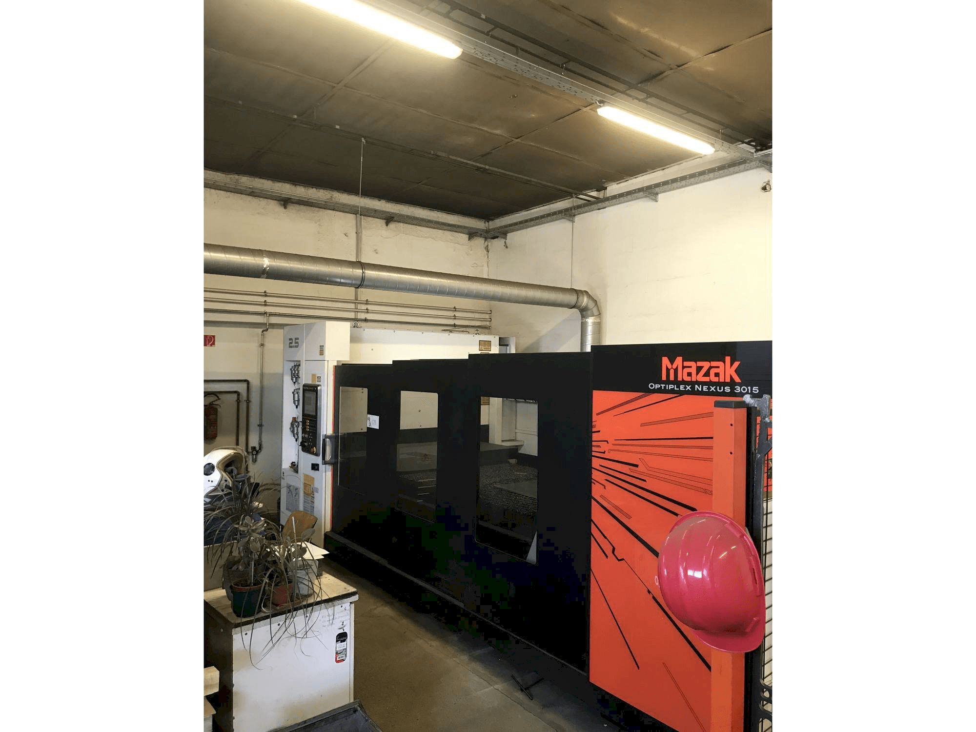Frontansicht der Mazak Optiplex Nexus 3015 Maschine