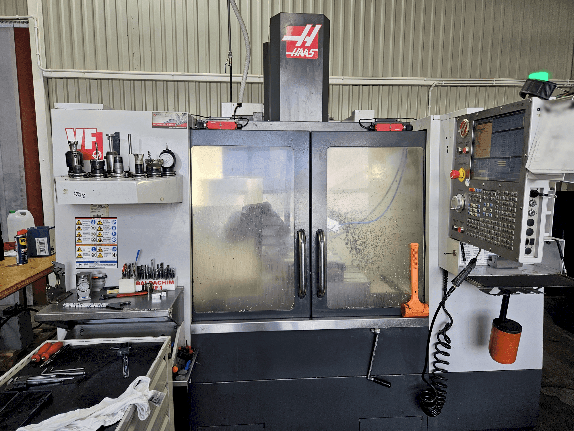 Frontansicht der HAAS VF-1 Maschine