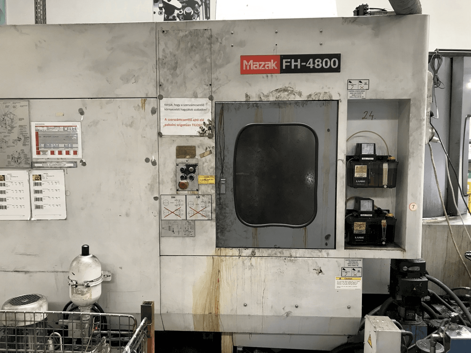 Linke Seitenansicht der Mazak FH-4800 40T Maschine