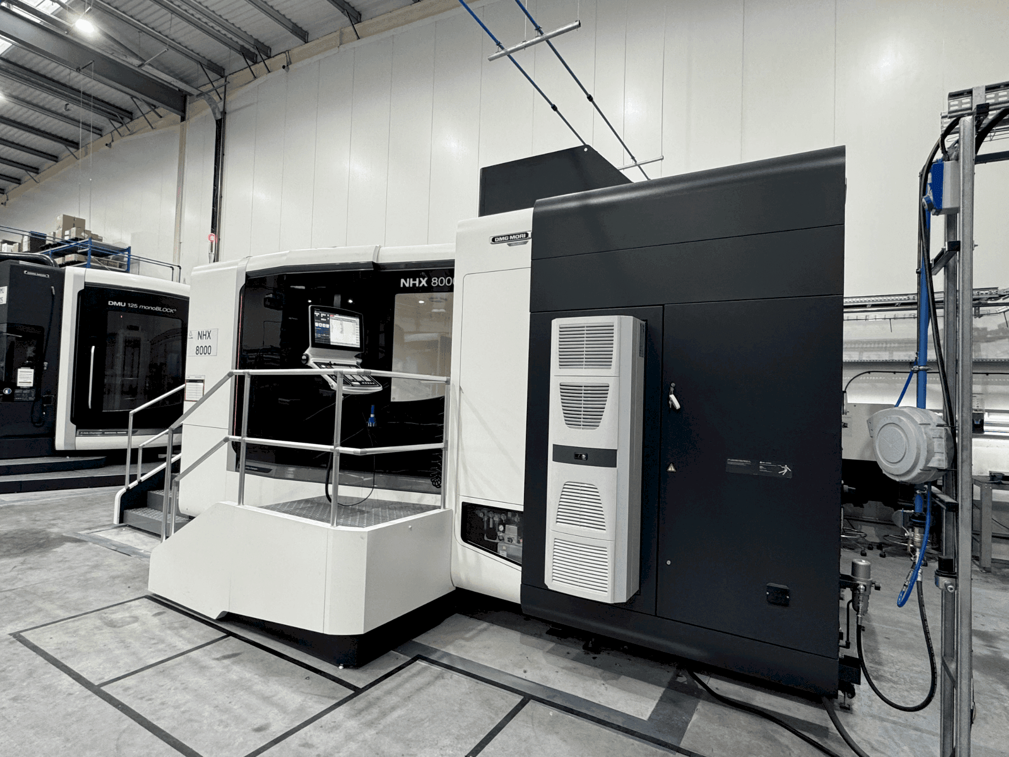Frontansicht der DMG MORI NHX 8000 Maschine
