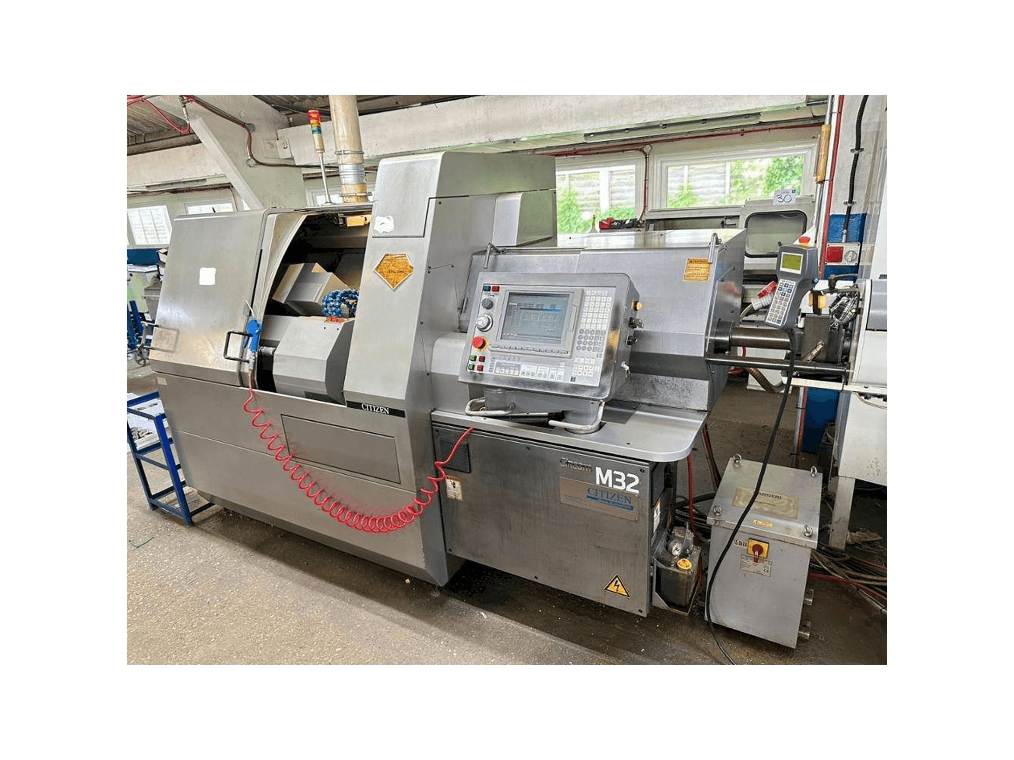 Frontansicht der Citizen M32V Maschine