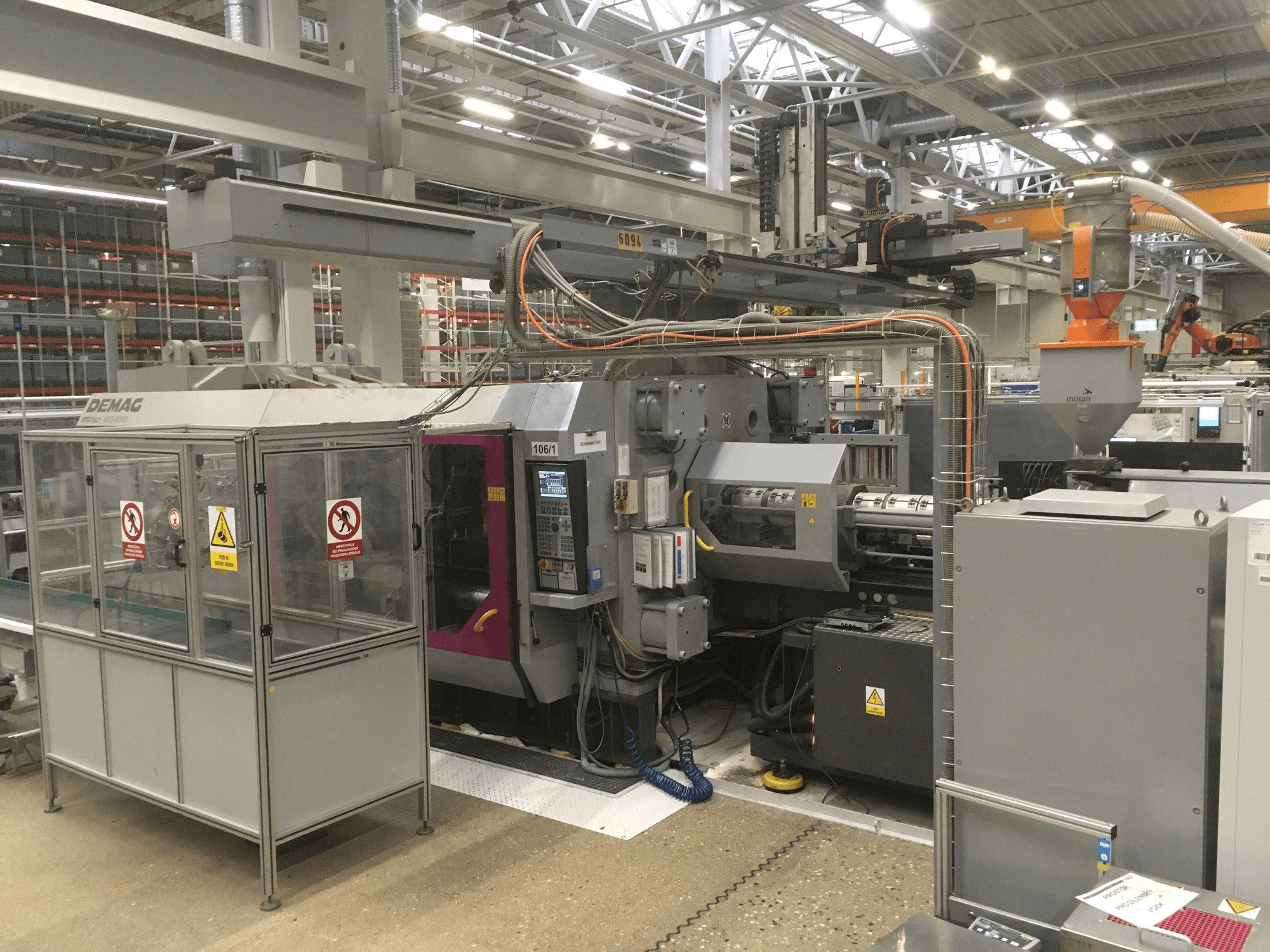 Frontansicht der DEMAG Ergotech 1000-8000 Maschine