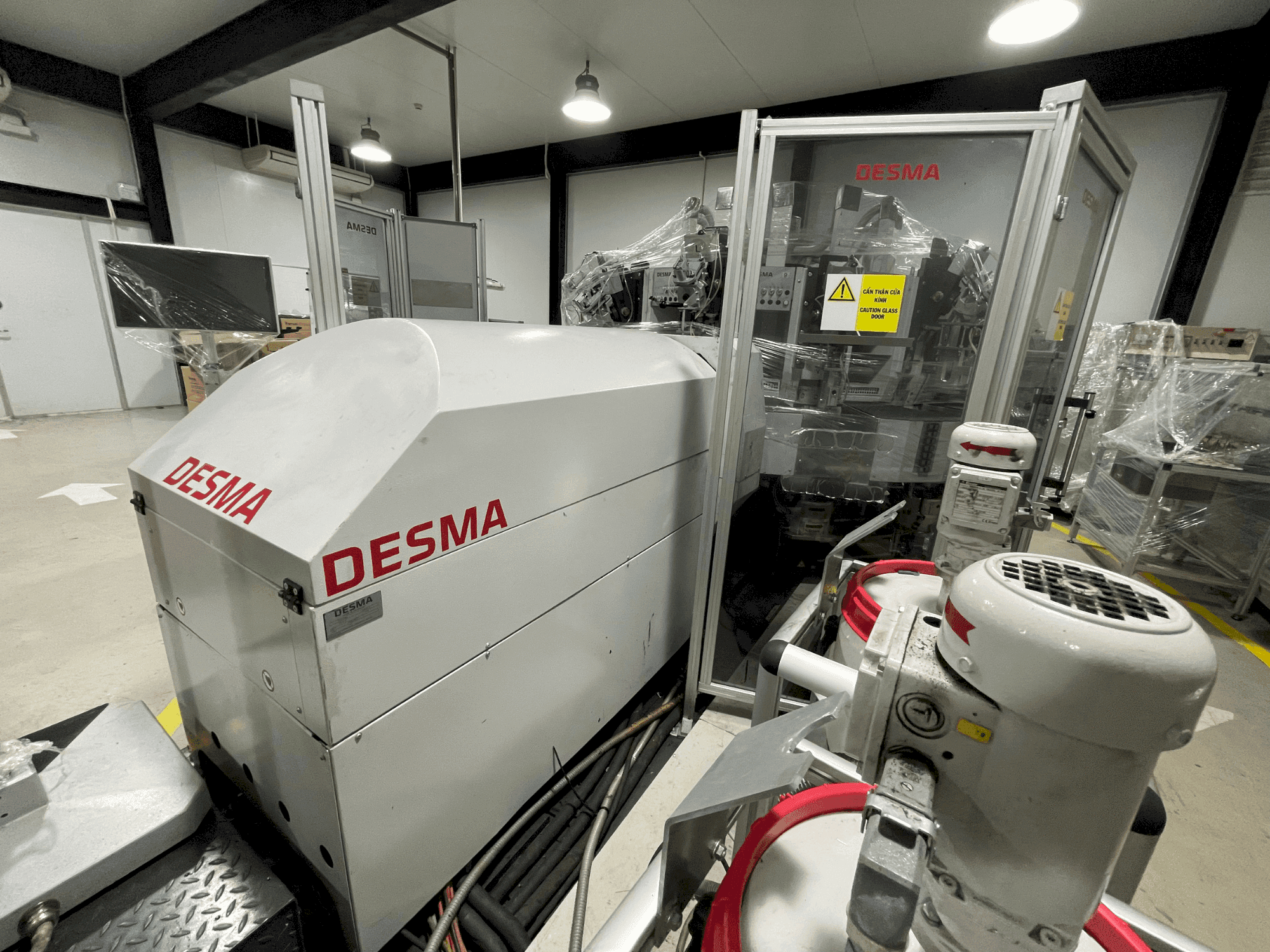 Frontansicht der Kloeckner Desma PU D522/12-LDI Maschine