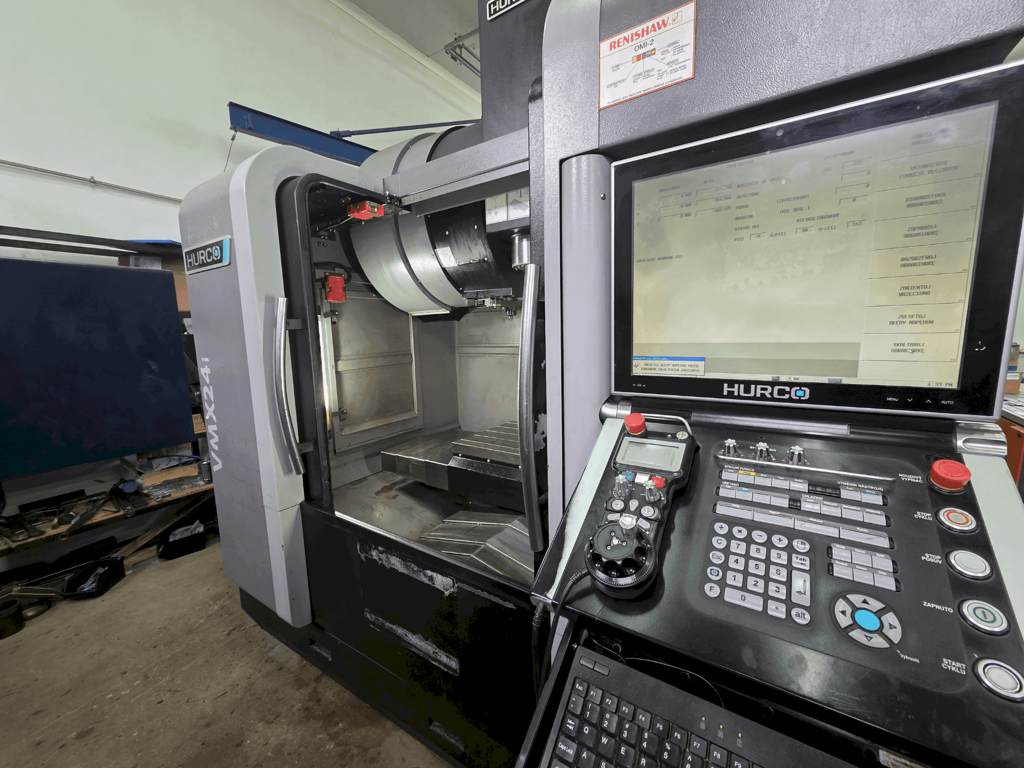 Frontansicht der Hurco VMX 24i Maschine