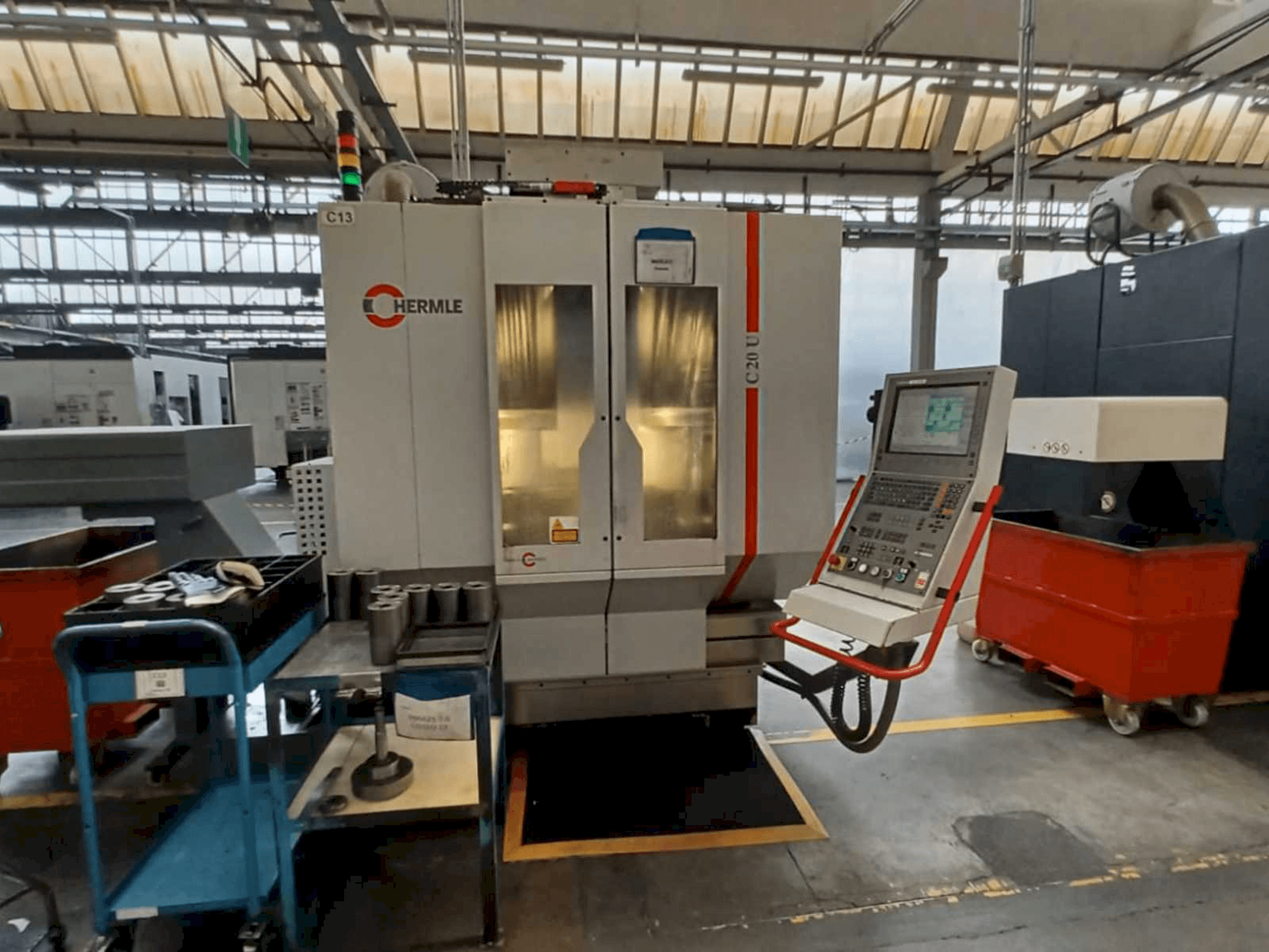 Frontansicht der HERMLE C20U Maschine