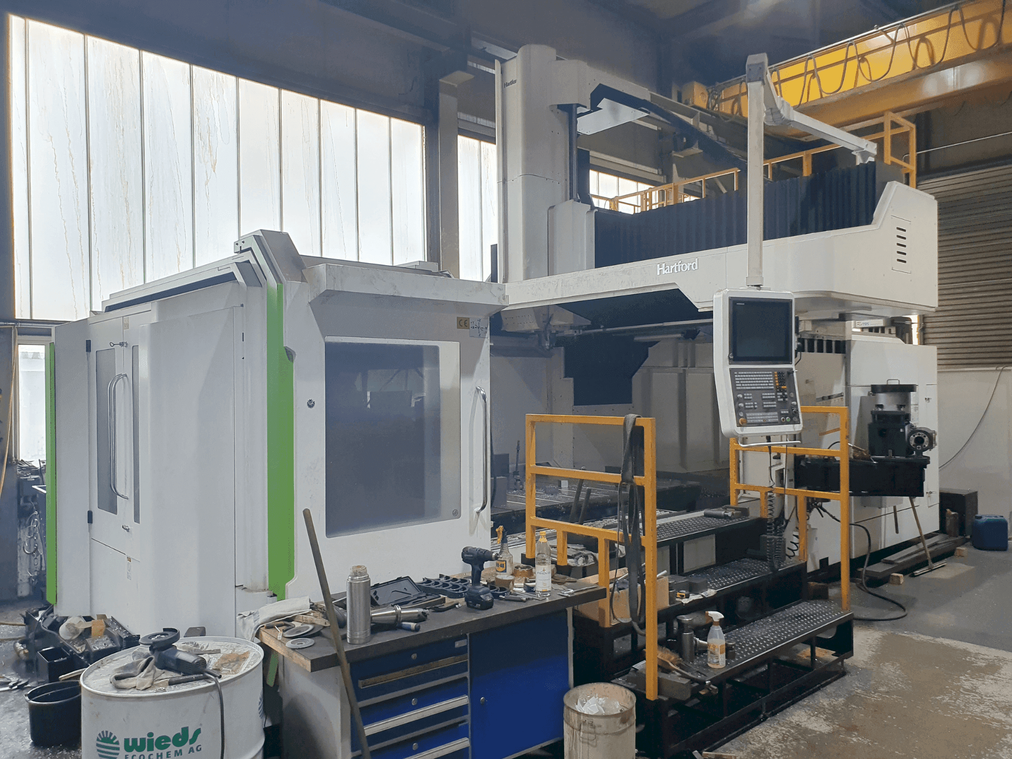 Frontansicht der HARTFORD HSA 320 Maschine