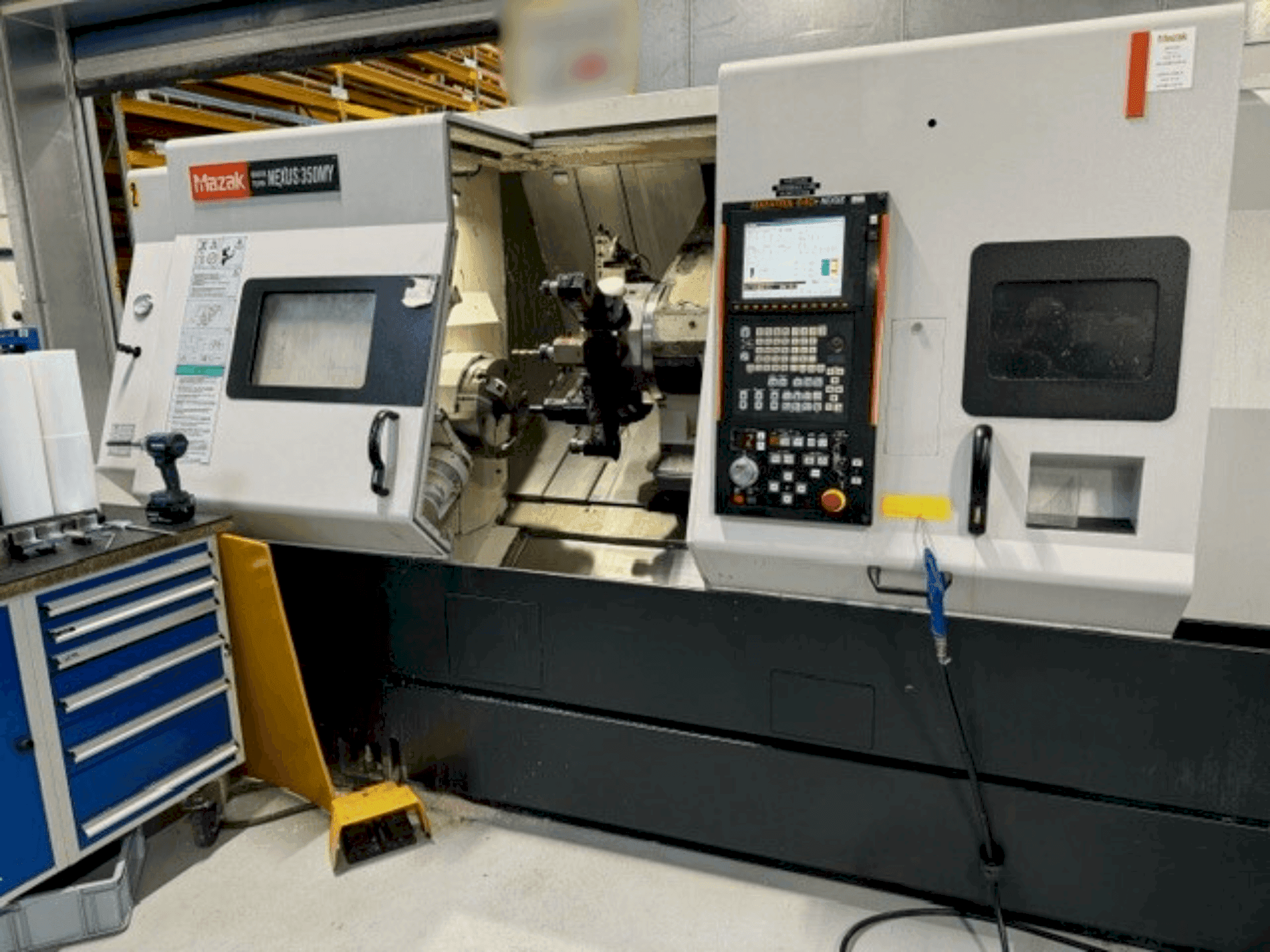 Frontansicht der Mazak QTN-350MY Maschine