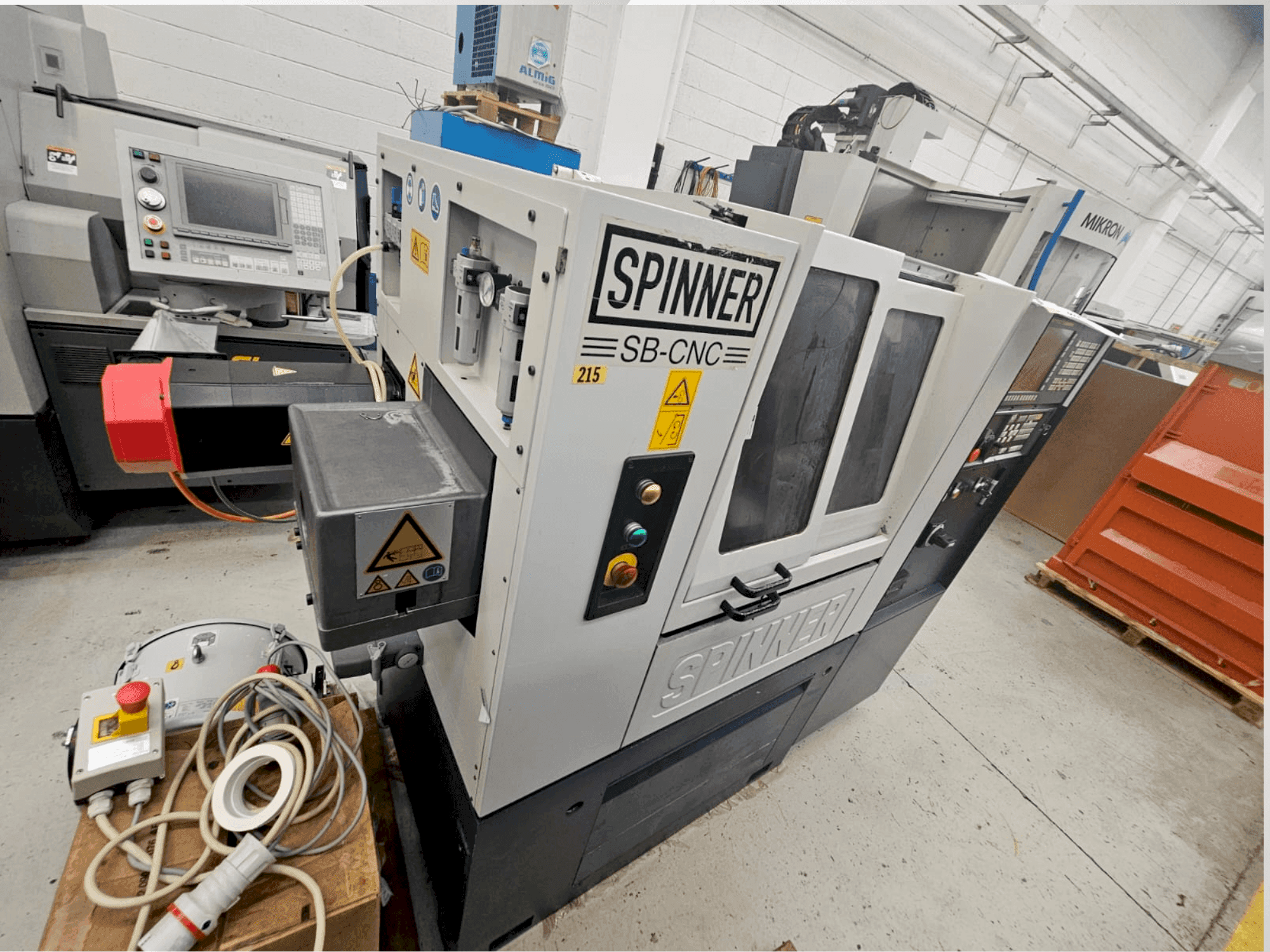 Frontansicht der SPINNER SB-32-T-V4 Maschine