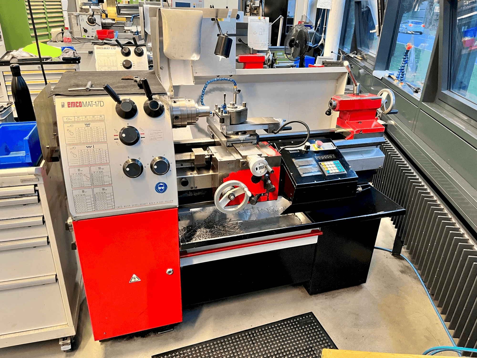 Frontansicht der EMCO Emcomat EM17D Maschine