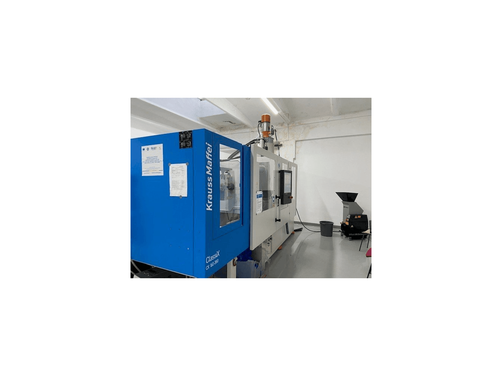 Linke Seitenansicht der Krauss Maffei ClassiX CX 160-380 Maschine