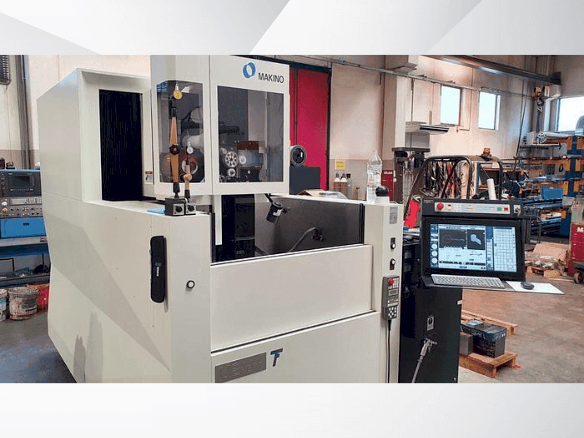 Frontansicht der Makino U6 HEAT Maschine