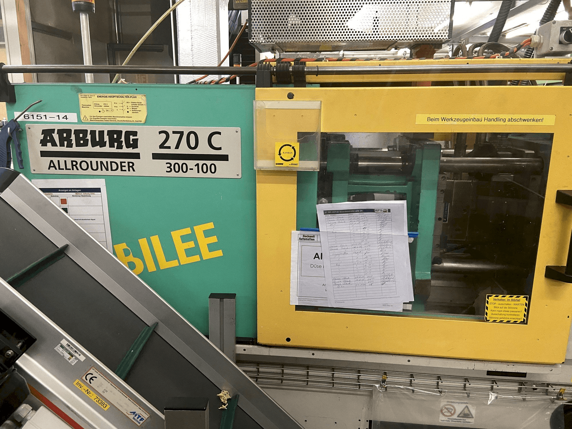 Frontansicht der Arburg 270 C 300-100 Maschine