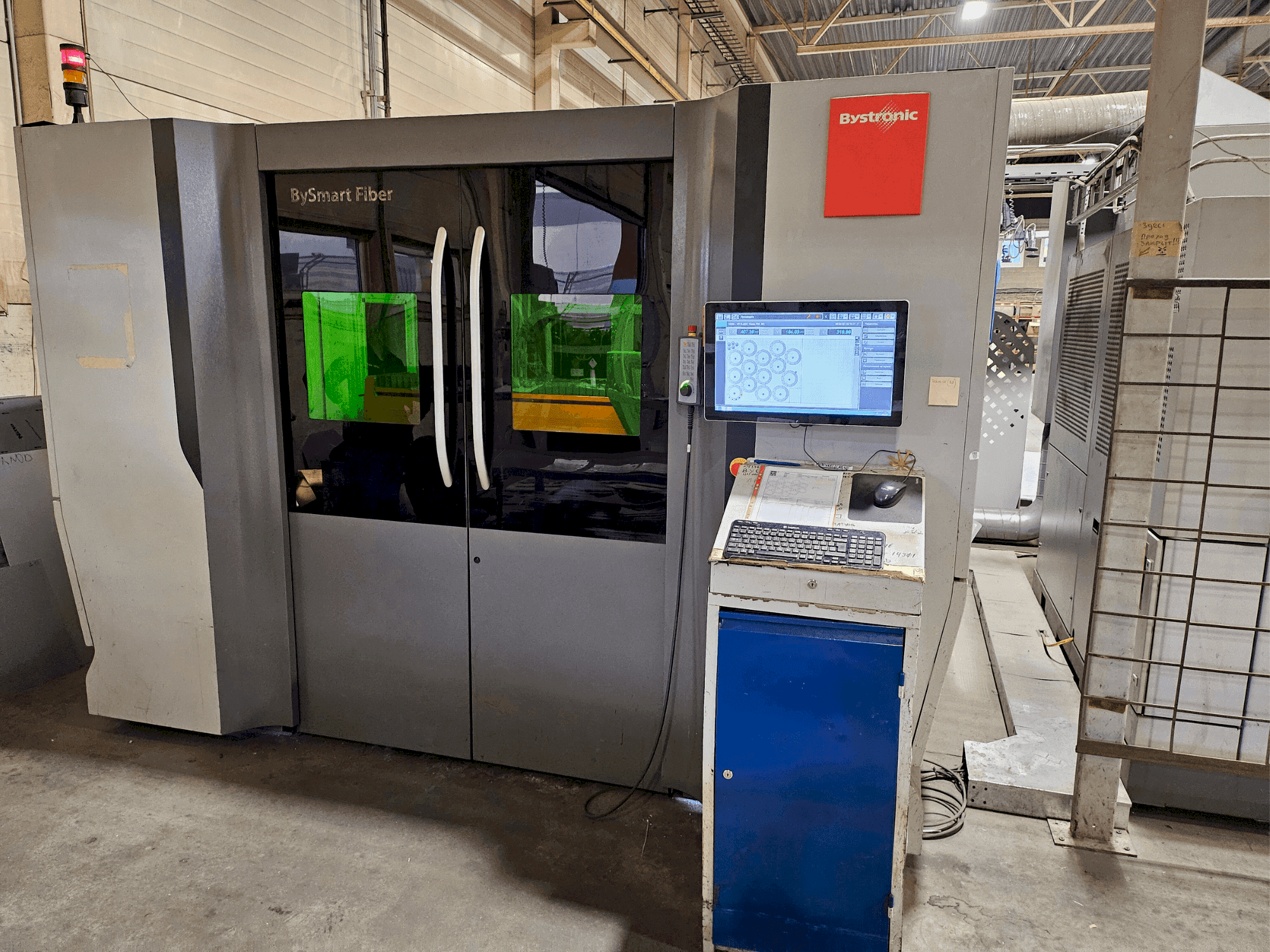 Frontansicht der Bystronic BySmart Fiber 3015 6KW Maschine