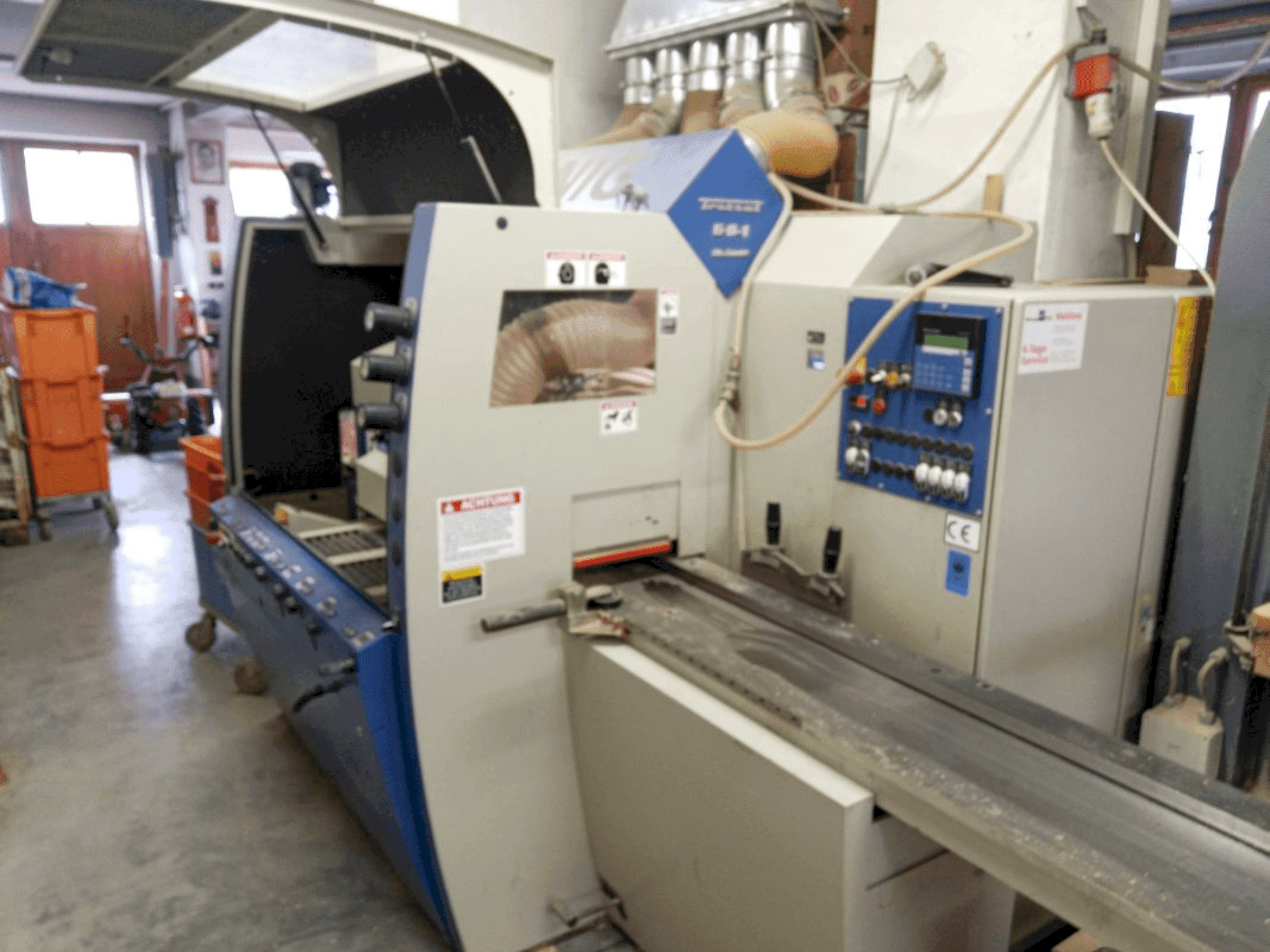 Frontansicht der WEINIG / DIMTER Unimat 500 Maschine