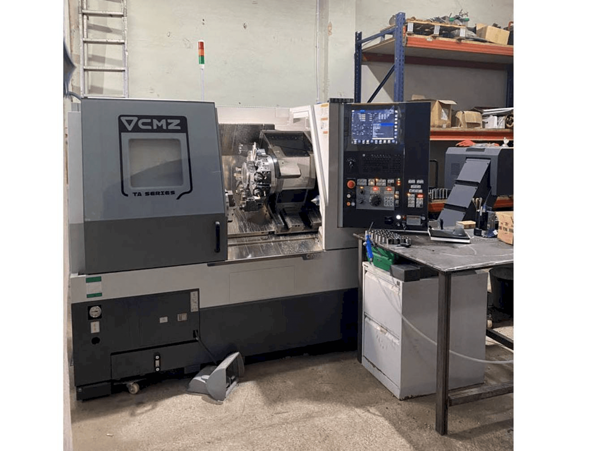 Frontansicht der CMZ TA20M Z640 Maschine