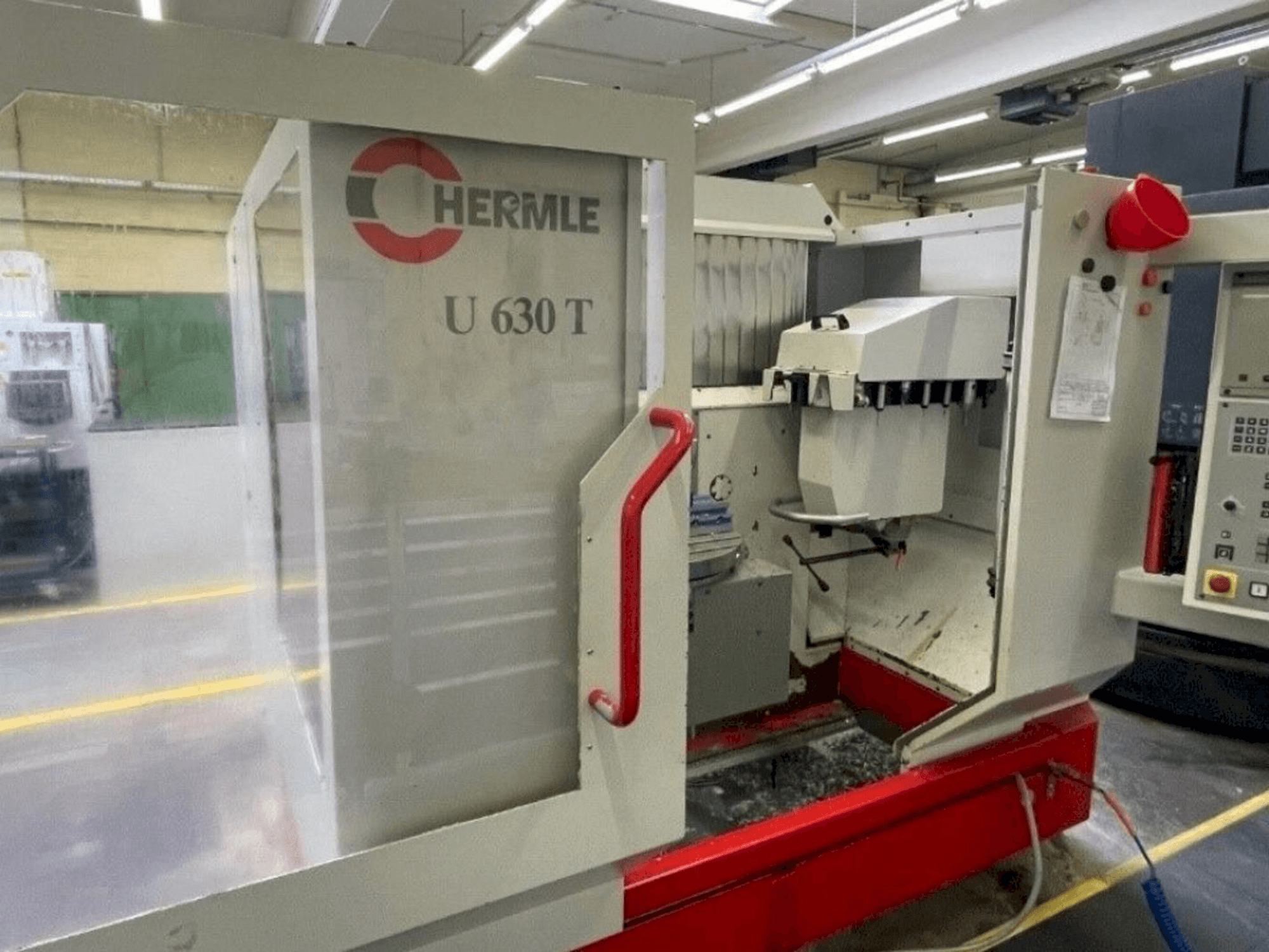 Frontansicht der HERMLE U630T Maschine