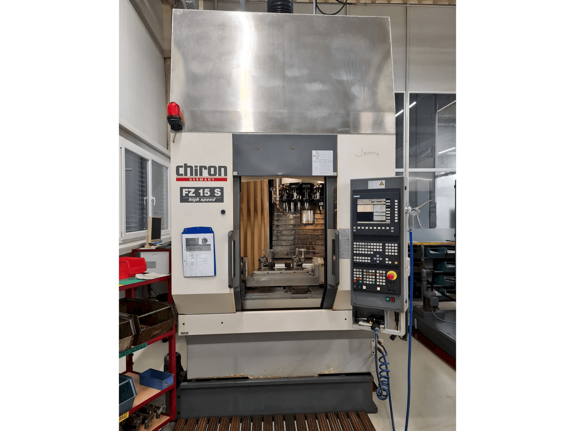 Frontansicht der CHIRON FZ 15 S Maschine