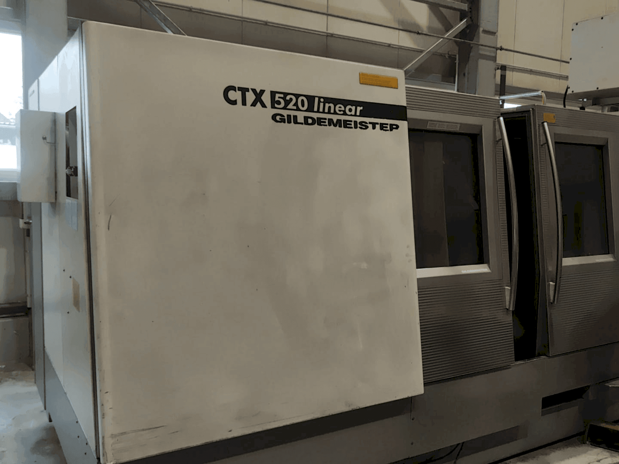 Frontansicht der Gildemeister CTX 520 linear Maschine