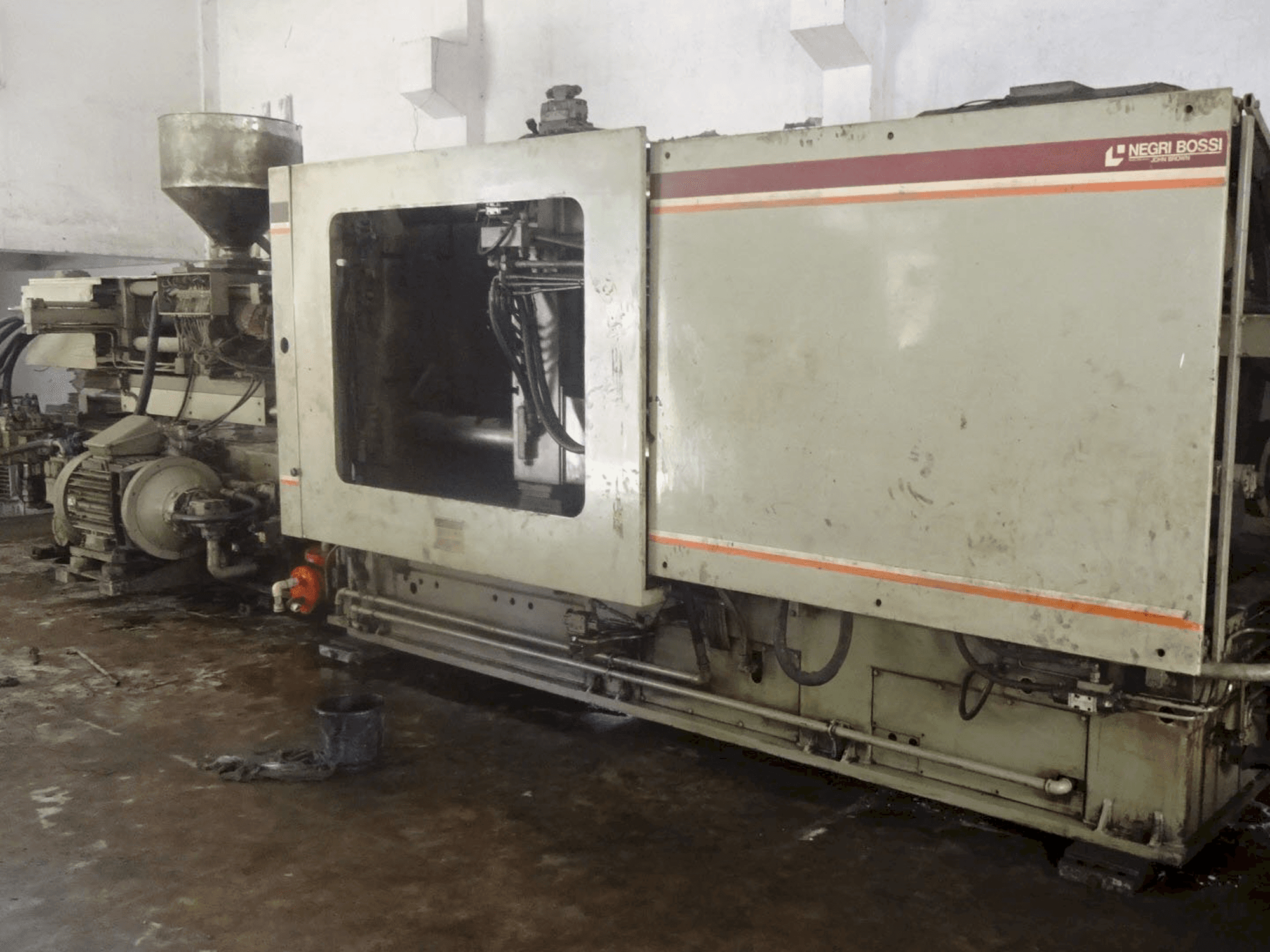 Rechte Ansicht der Negri Bossi NB 700 Maschine