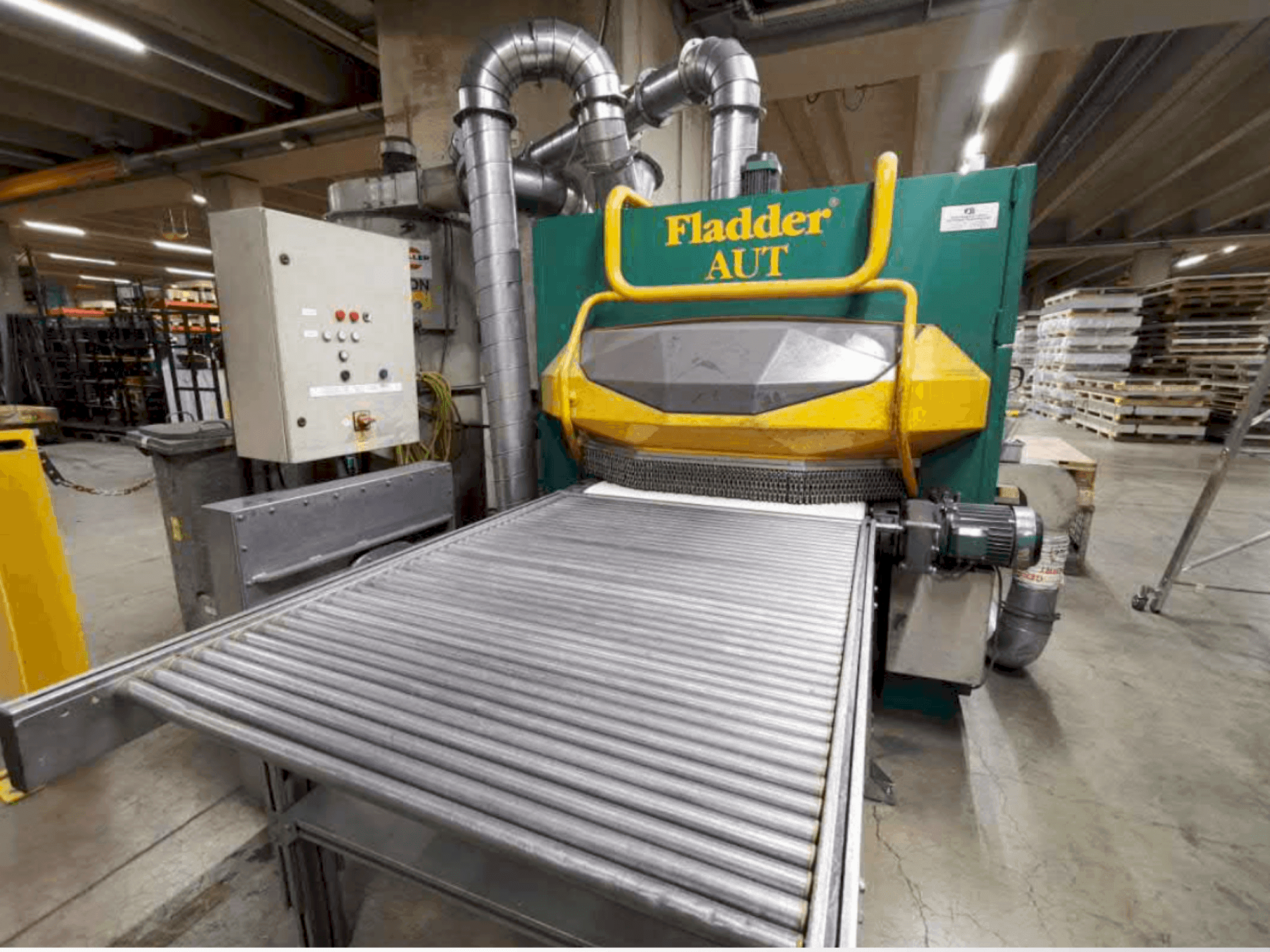 Frontansicht der Fladder AUT-1000 VAC Maschine