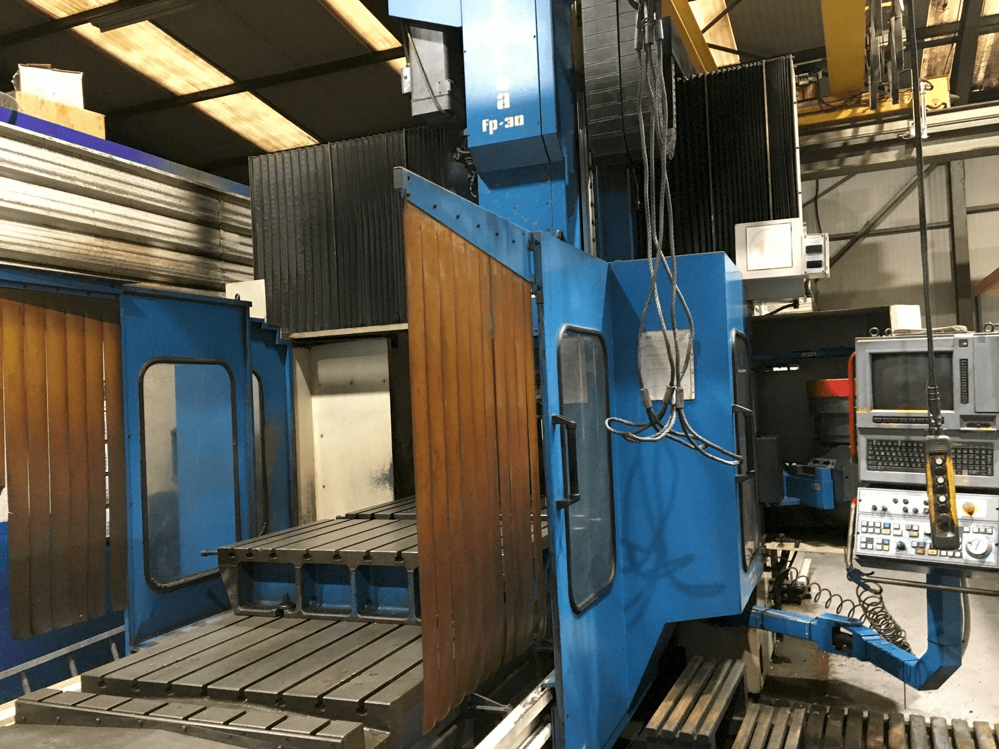 Frontansicht der Correa FP 30/30 Maschine