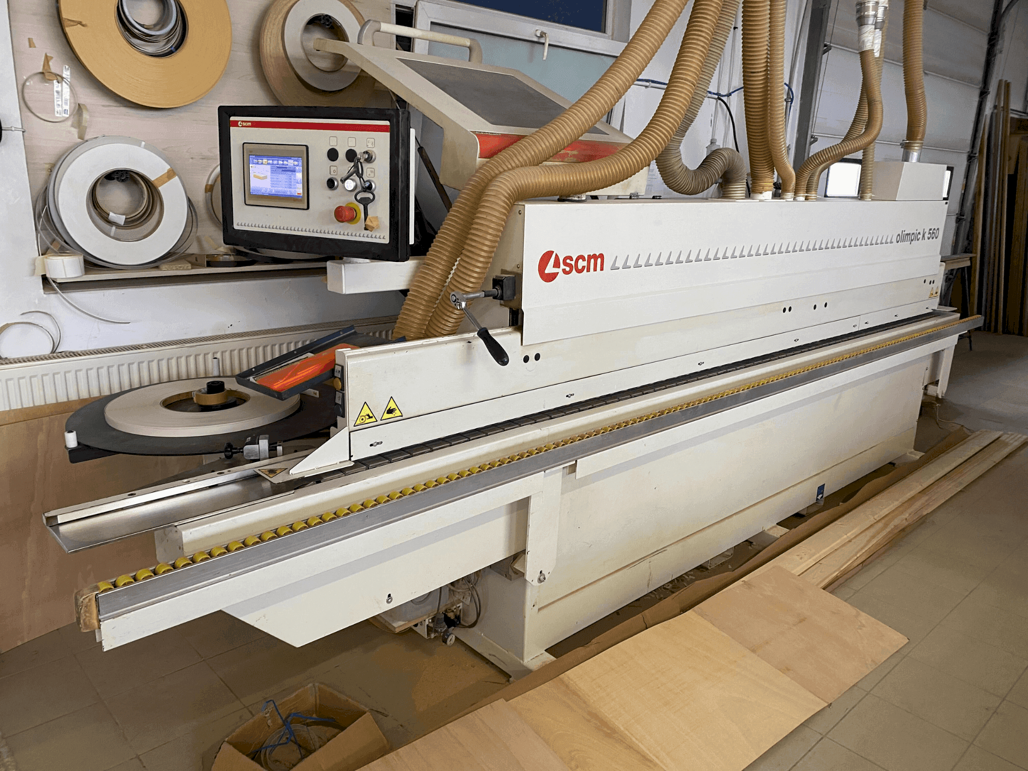 Frontansicht der SCM OLIMPIC K 560 Maschine