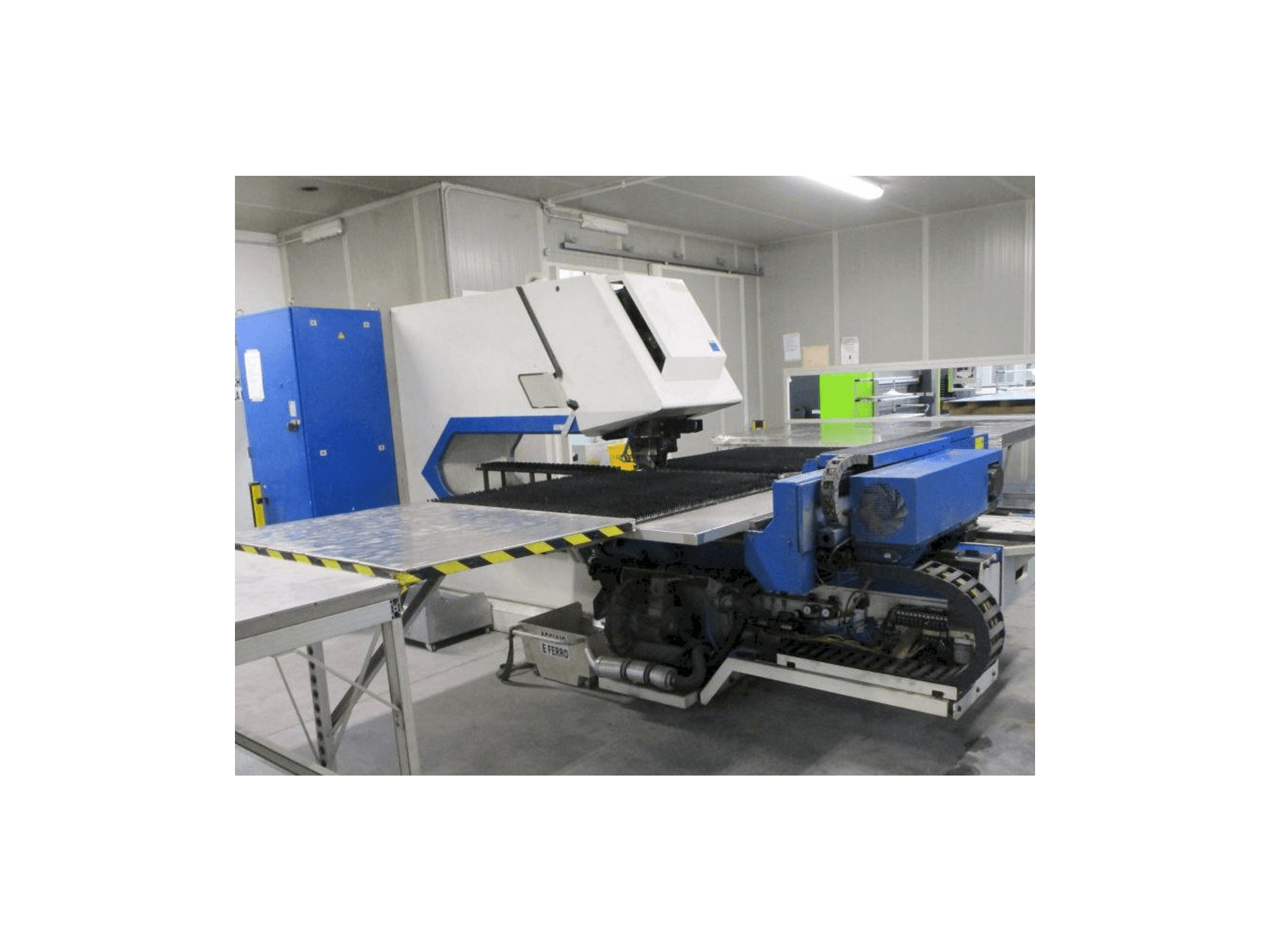 Frontansicht der Trumpf Trumatic 2000R Maschine