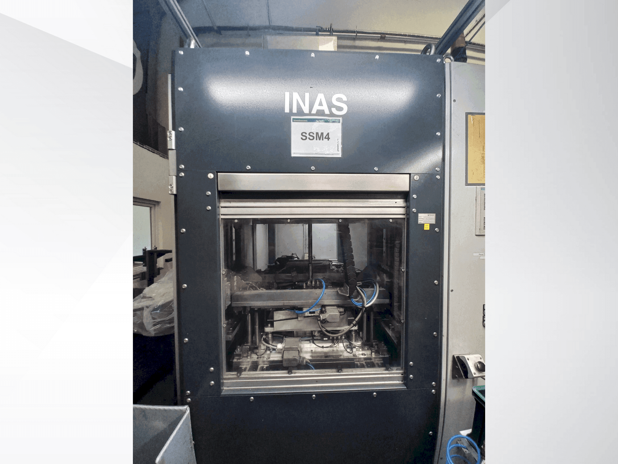 Frontansicht der INAS VSM 210 Maschine